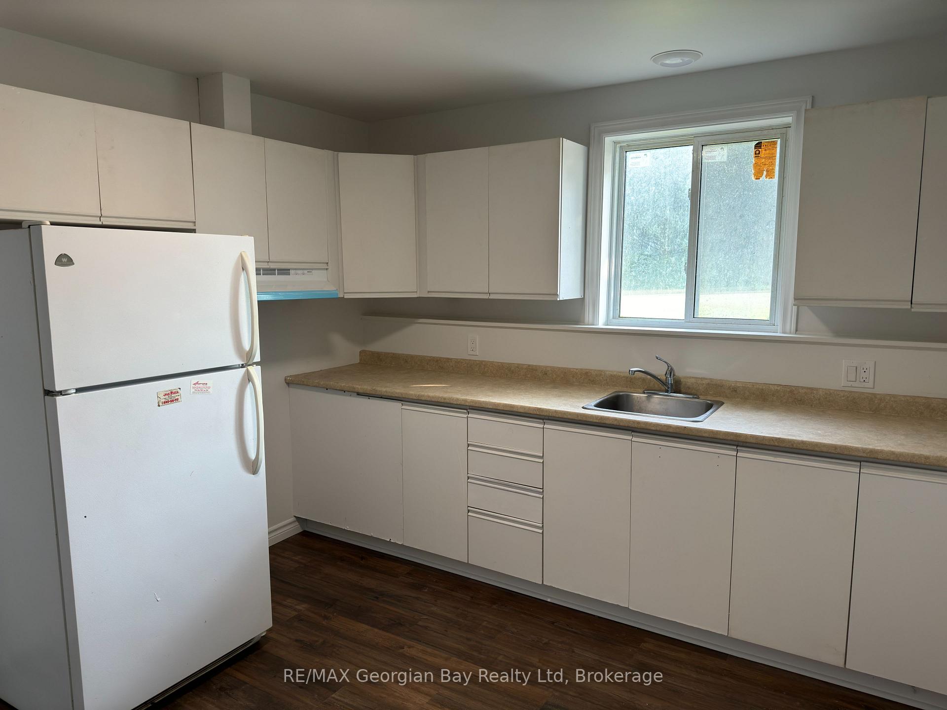 Photo 2 of 576 William Street, Midland — HOMEH
