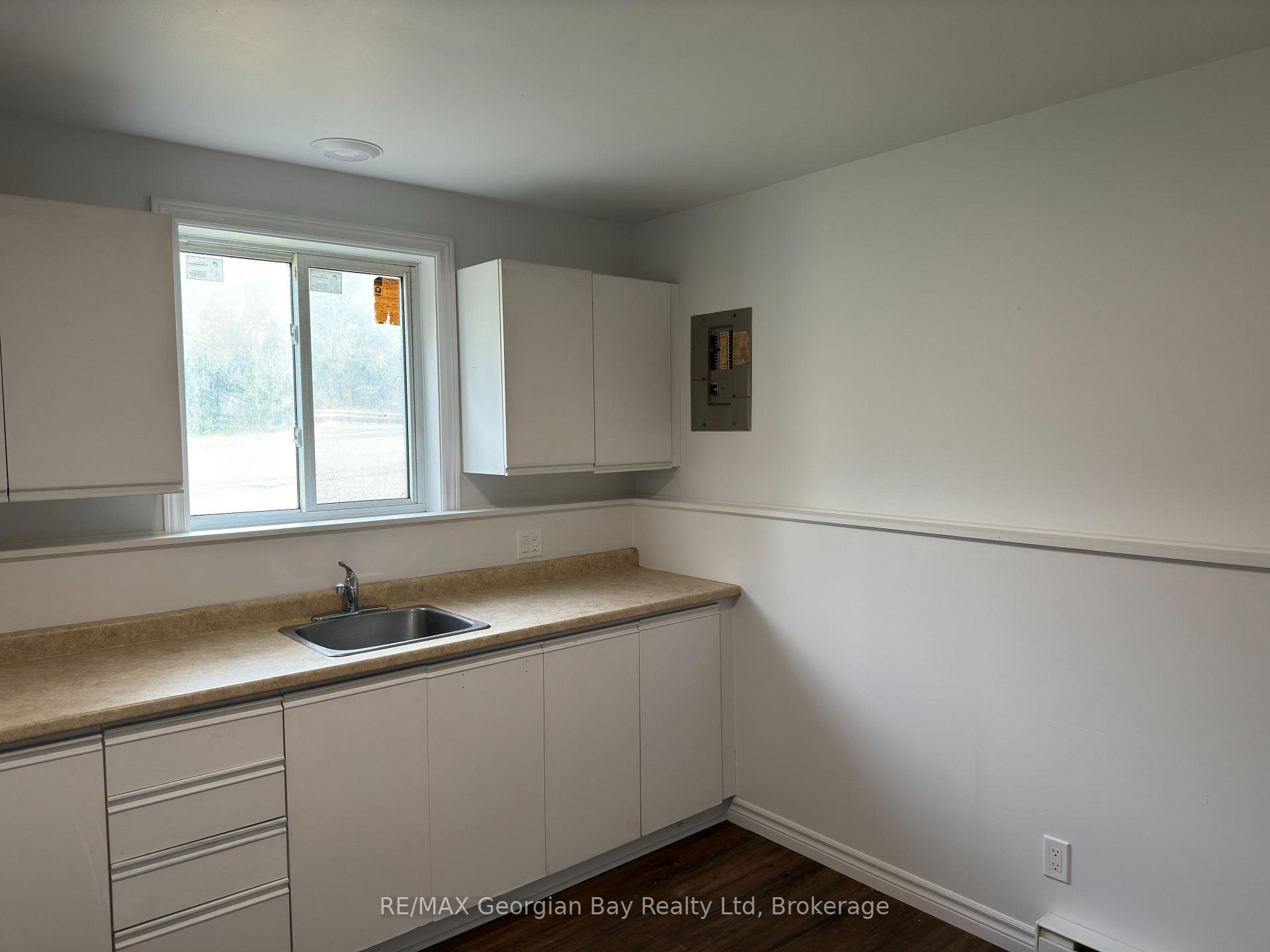 Photo 3 of 576 William Street, Midland — HOMEH