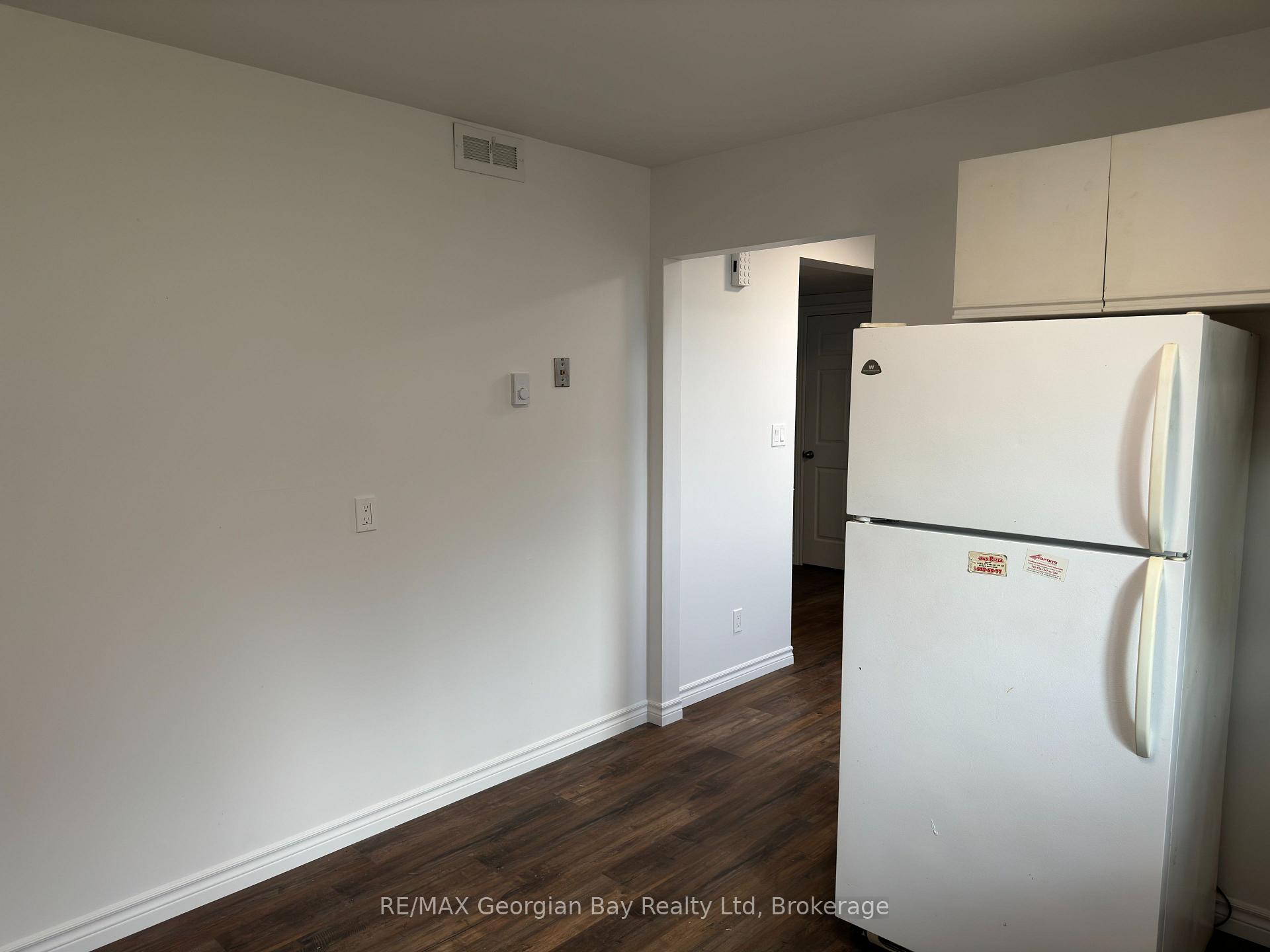 Photo 4 of 576 William Street, Midland — HOMEH