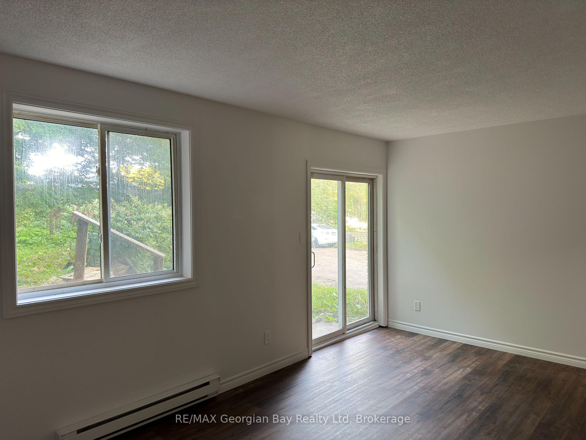 Photo 5 of 576 William Street, Midland — HOMEH