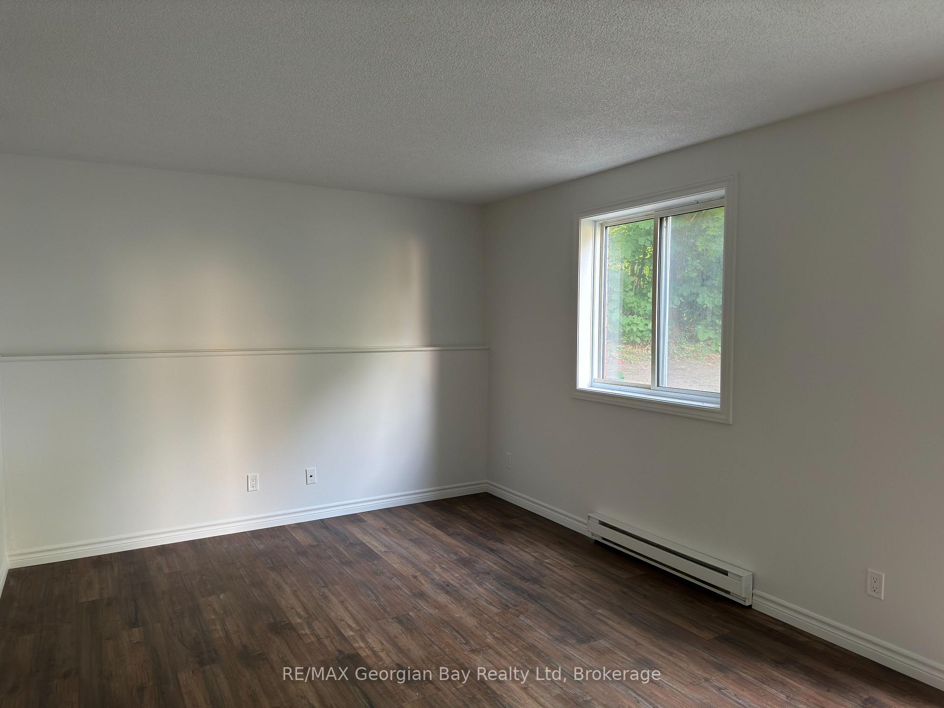 Photo 10 of 576 William Street, Midland — HOMEH