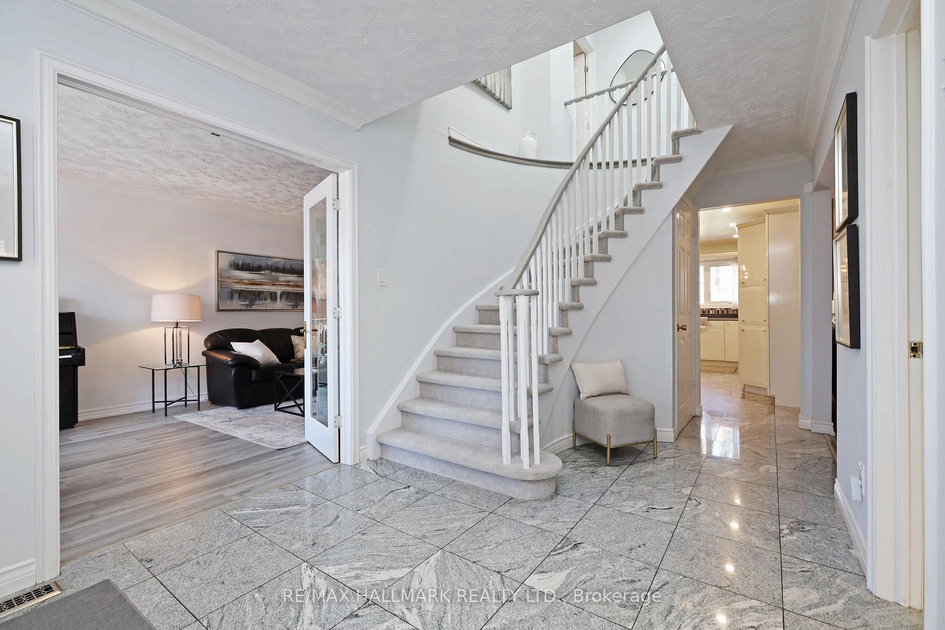 Photo 4 of 553 Raymerville Drive, Markham, Raymerville — HOMEH