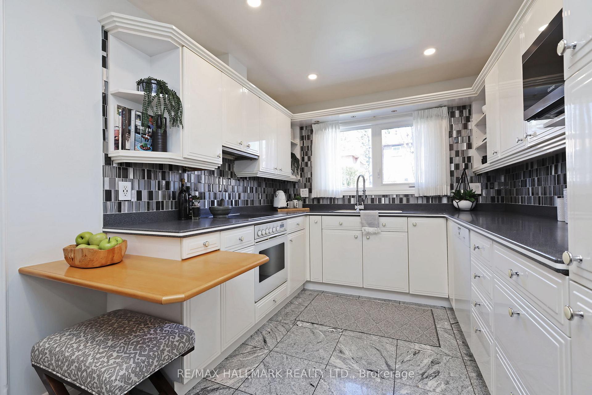 Photo 13 of 553 Raymerville Drive, Markham, Raymerville — HOMEH
