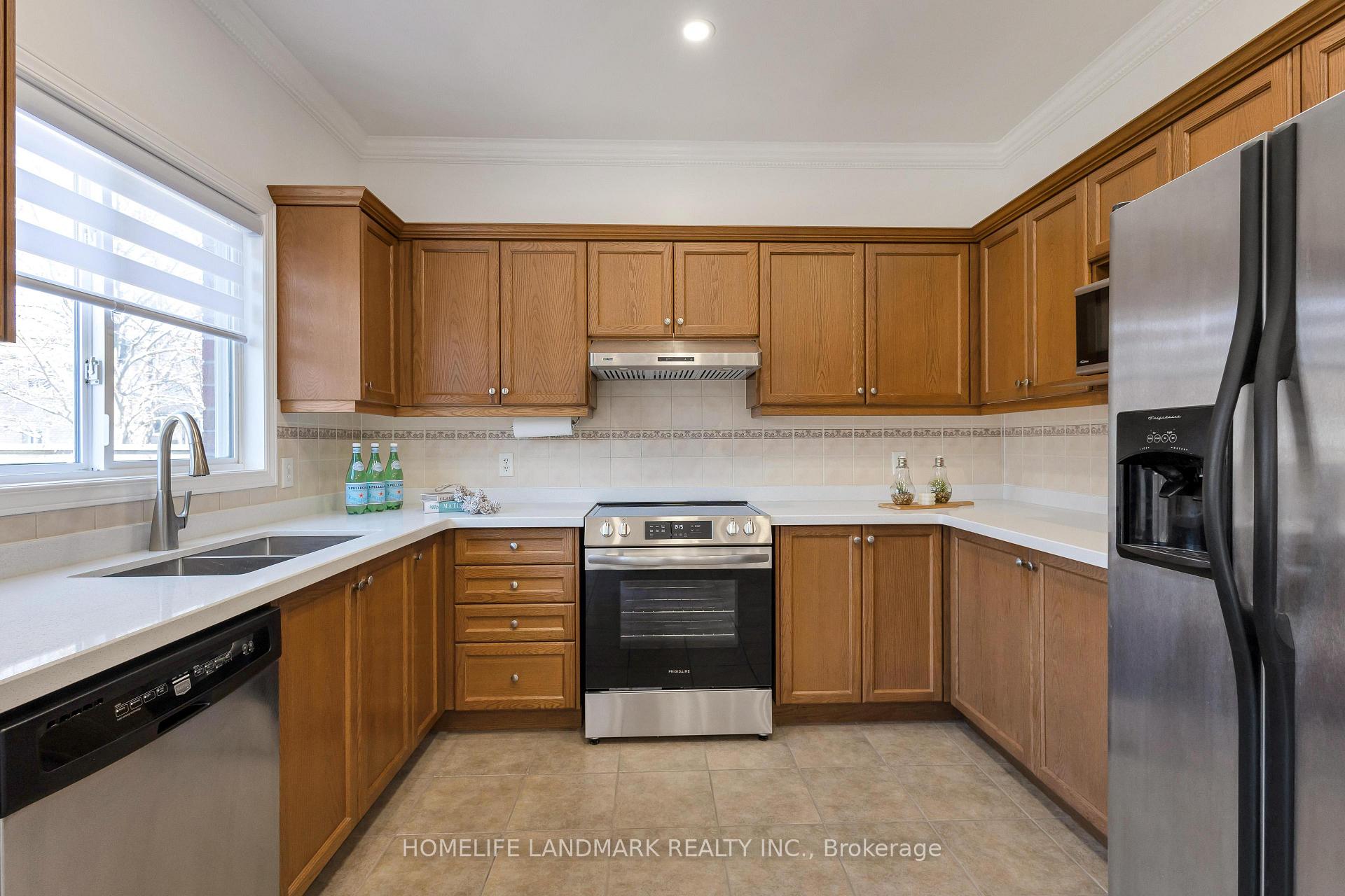 Photo 11 of 261 Waterbend Crescent, Kitchener — HOMEH