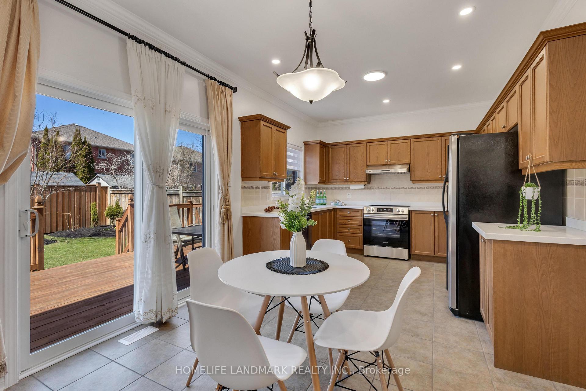 Photo 15 of 261 Waterbend Crescent, Kitchener — HOMEH