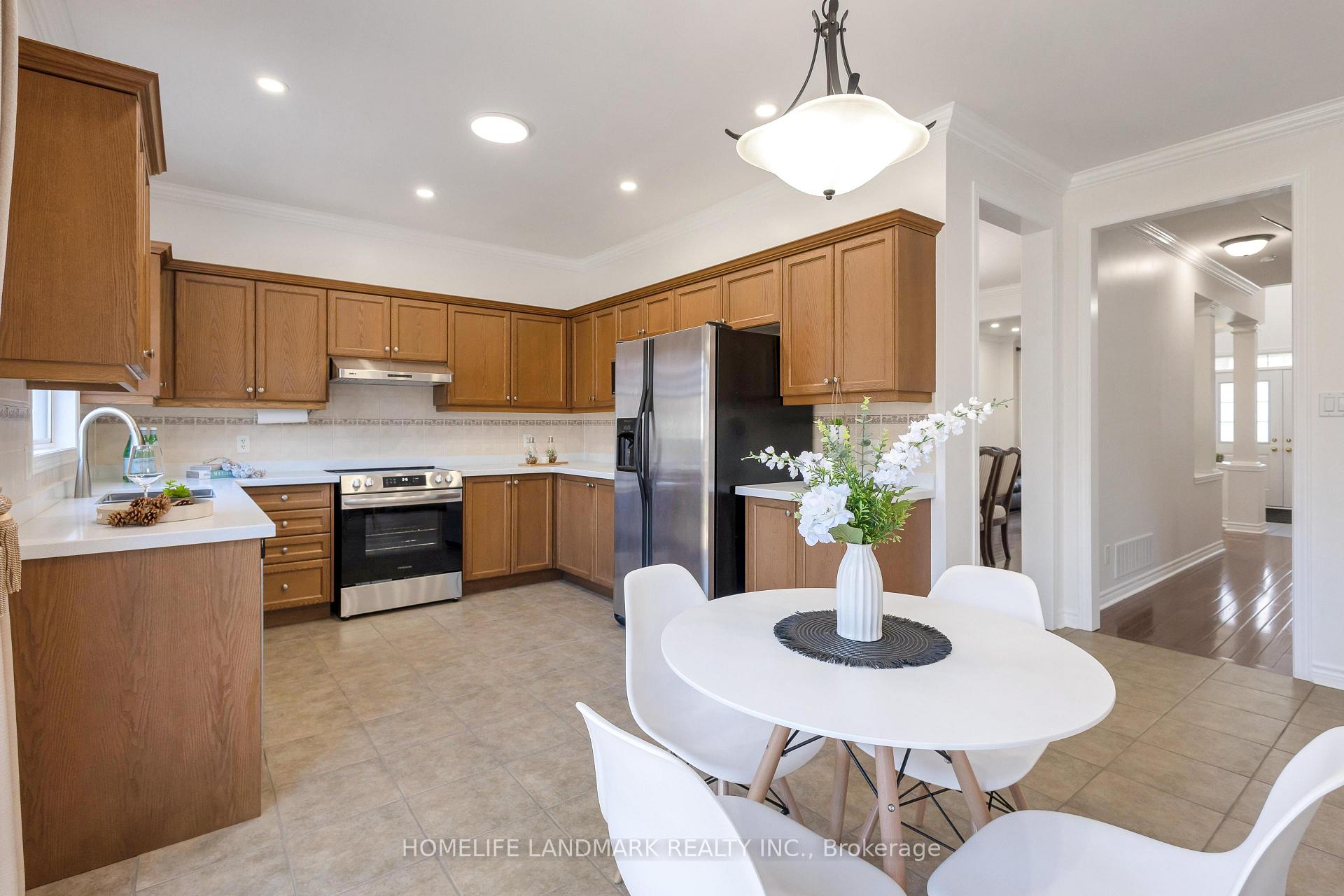 Photo 18 of 261 Waterbend Crescent, Kitchener — HOMEH