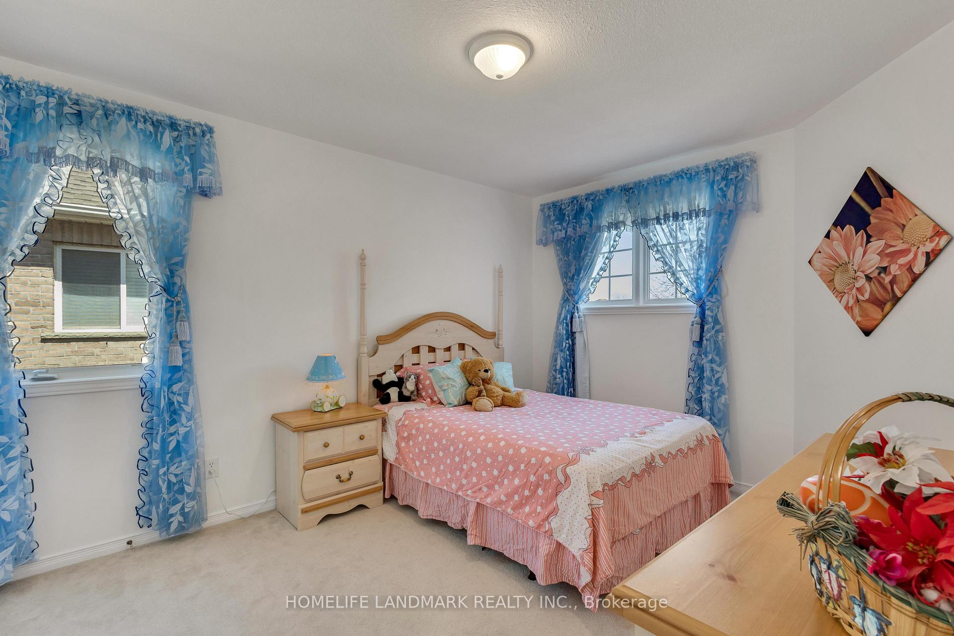 Photo 31 of 261 Waterbend Crescent, Kitchener — HOMEH