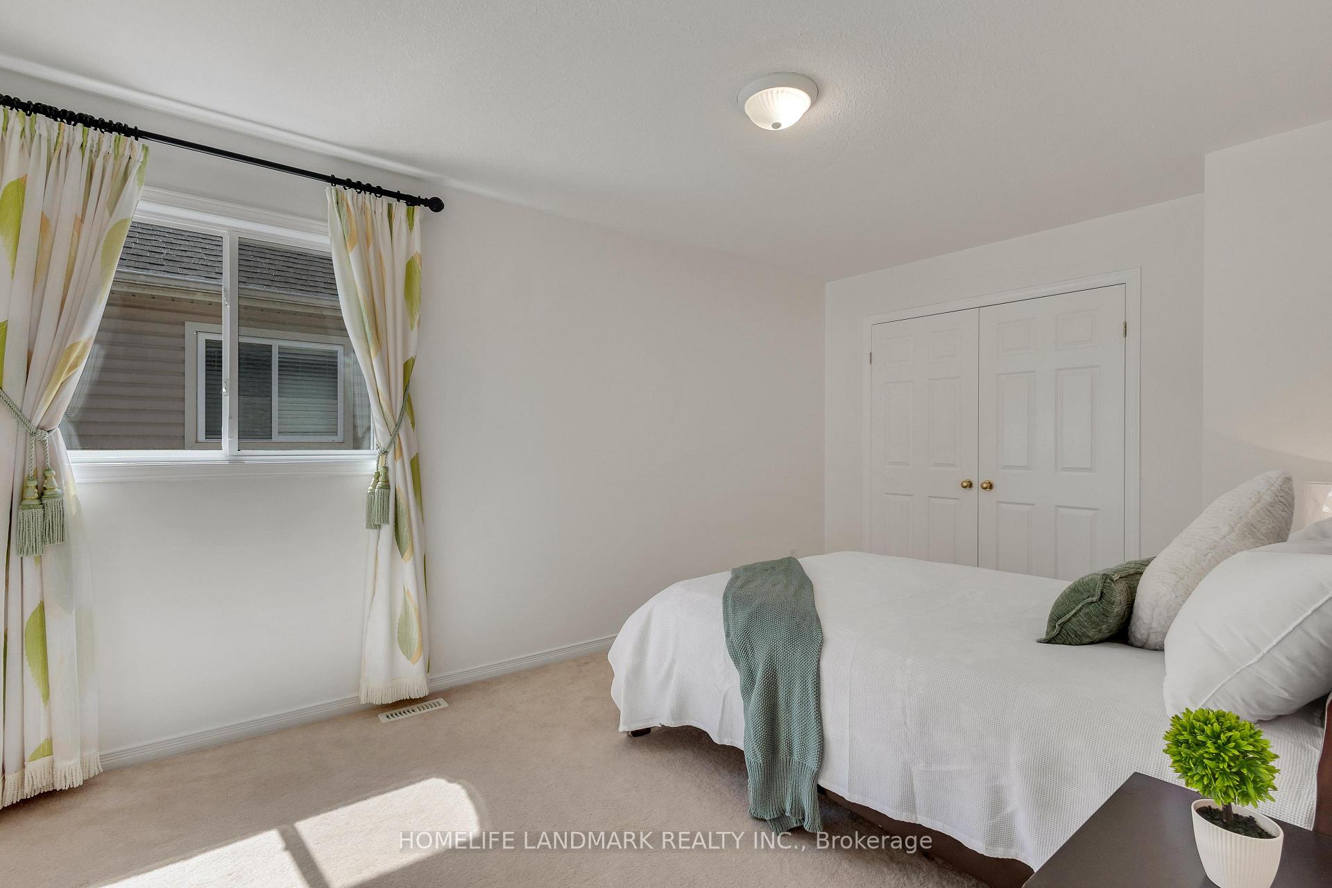 Photo 32 of 261 Waterbend Crescent, Kitchener — HOMEH