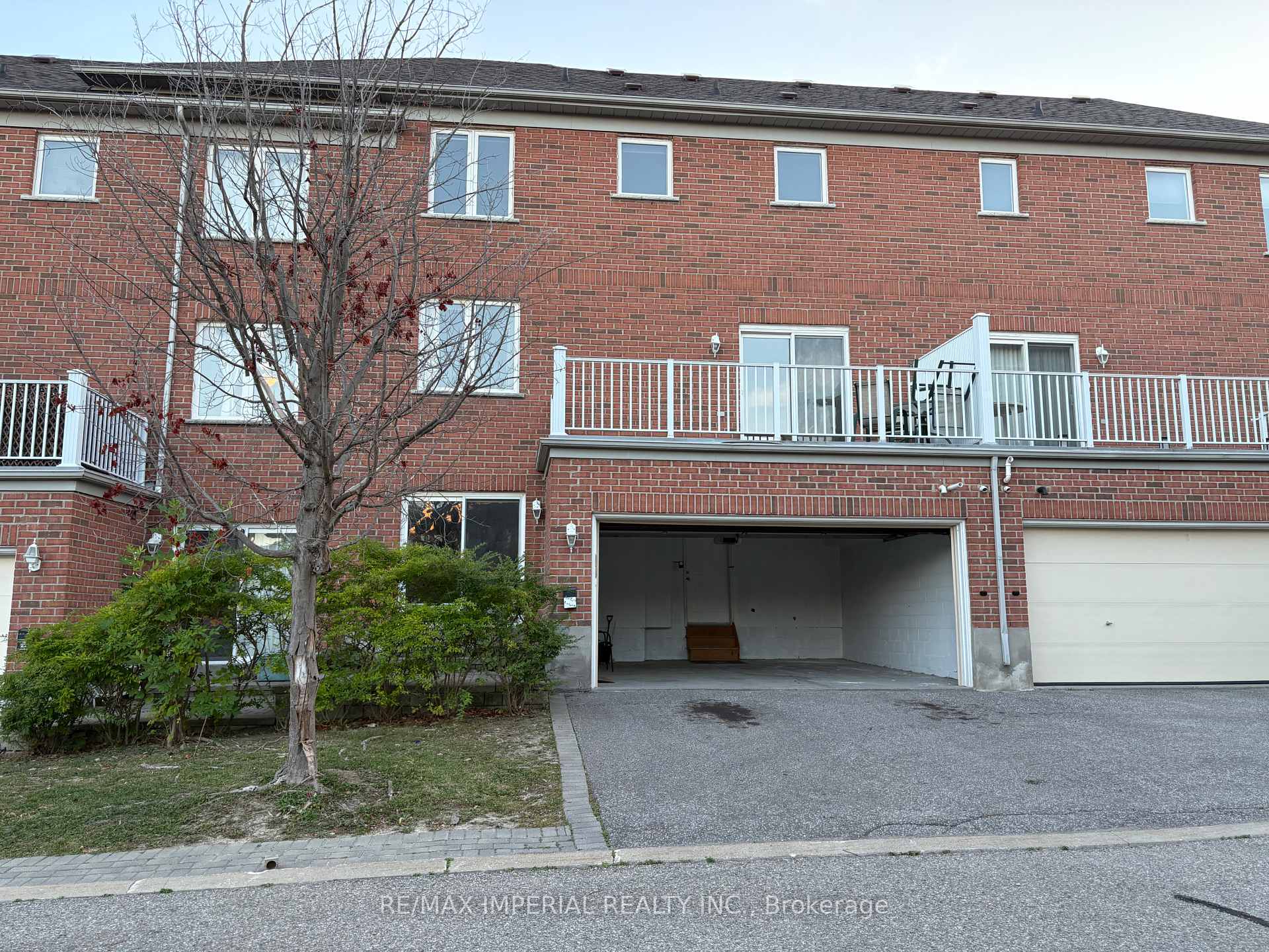Photo 3 of 90 Leitchcroft Crescent, Markham, Commerce Valley — HOMEH