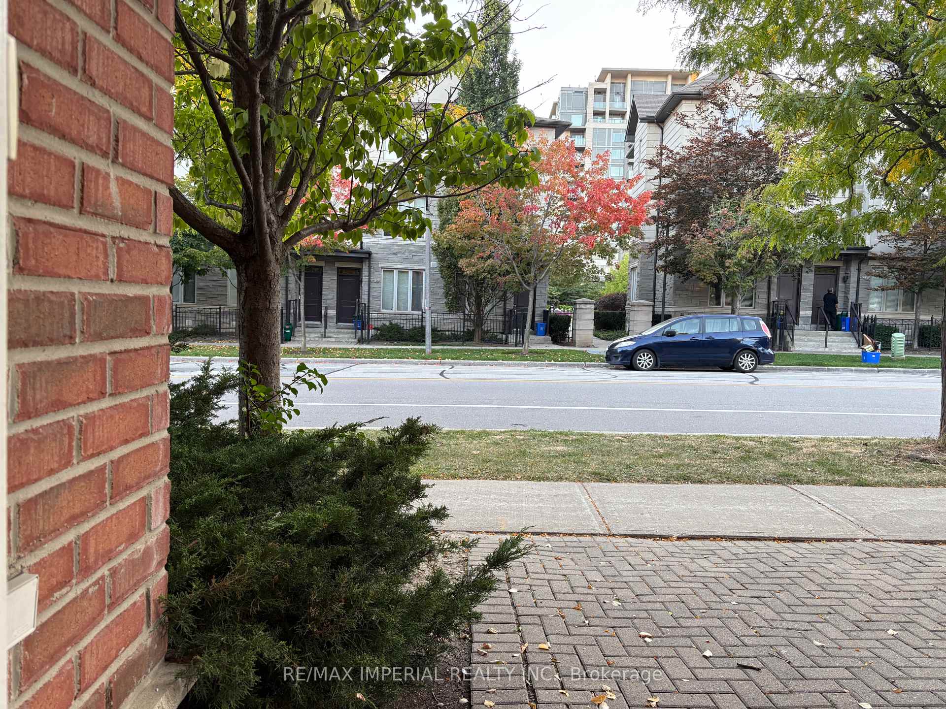 Photo 5 of 90 Leitchcroft Crescent, Markham, Commerce Valley — HOMEH