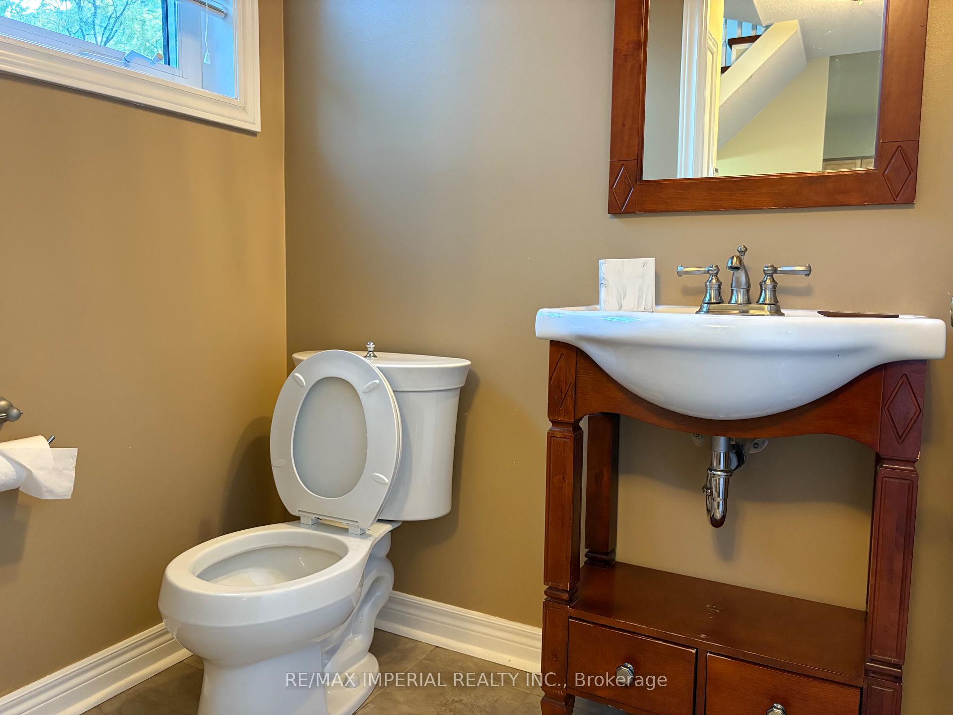 Photo 10 of 90 Leitchcroft Crescent, Markham, Commerce Valley — HOMEH
