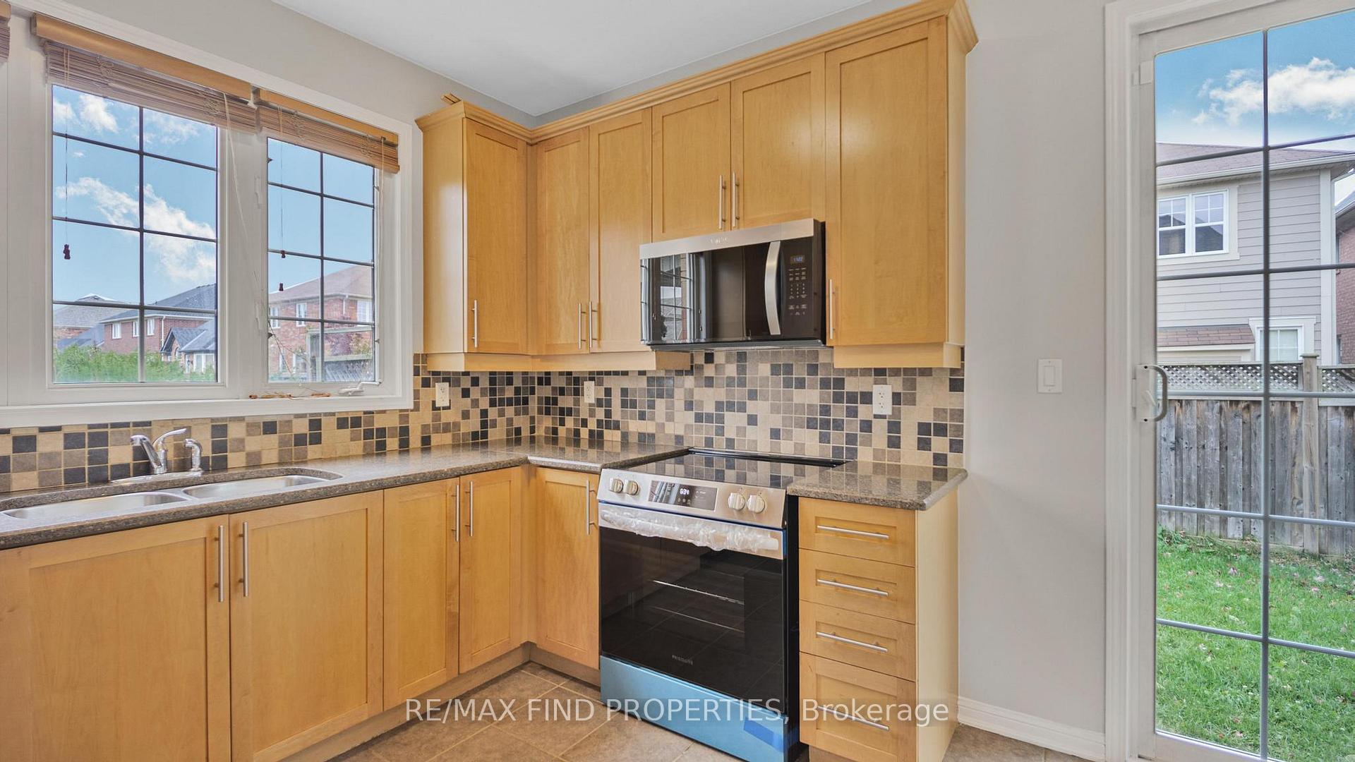 Photo 10 of 381 Ware Crescent, Milton, Harrison — HOMEH