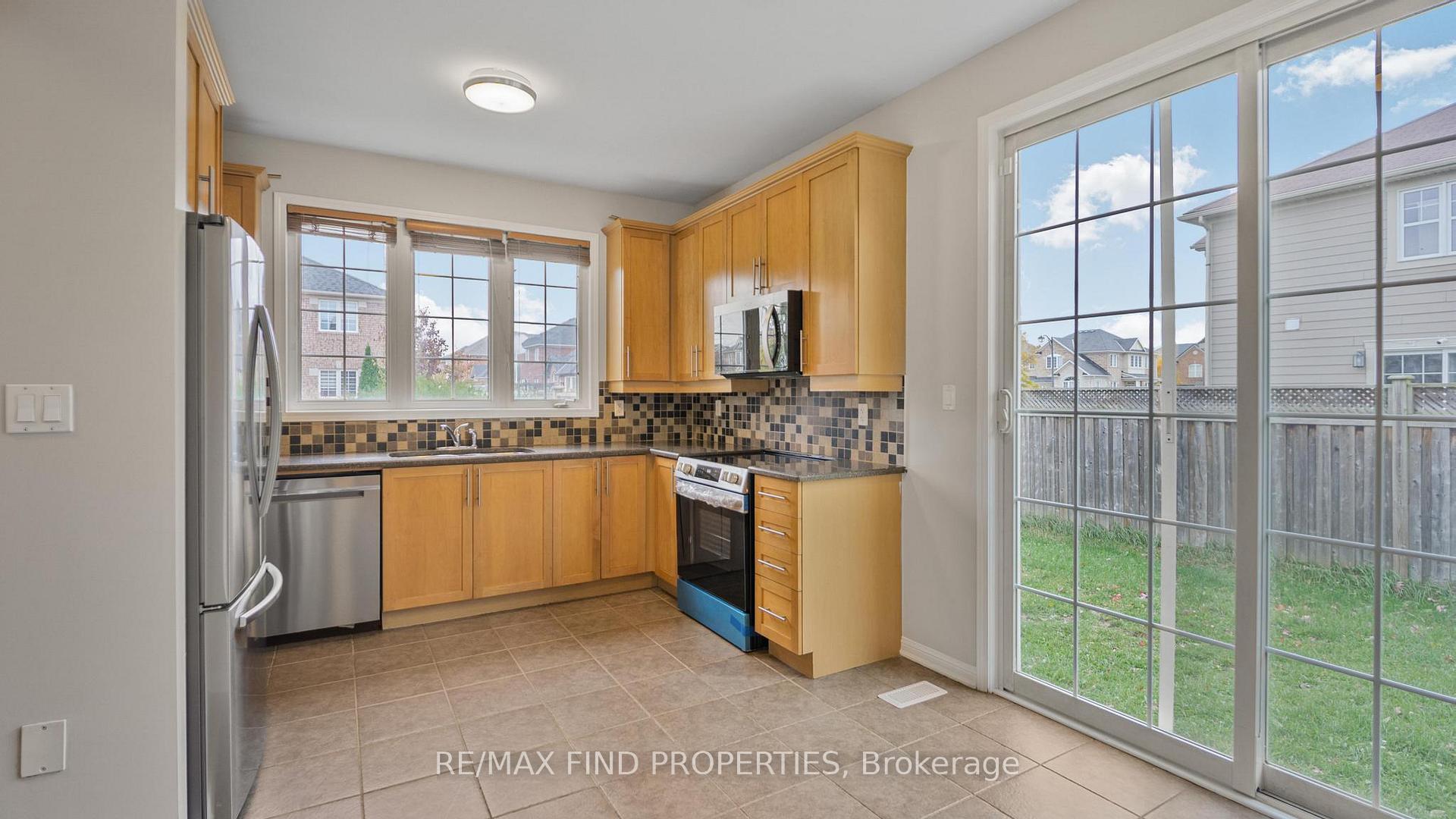 Photo 11 of 381 Ware Crescent, Milton, Harrison — HOMEH