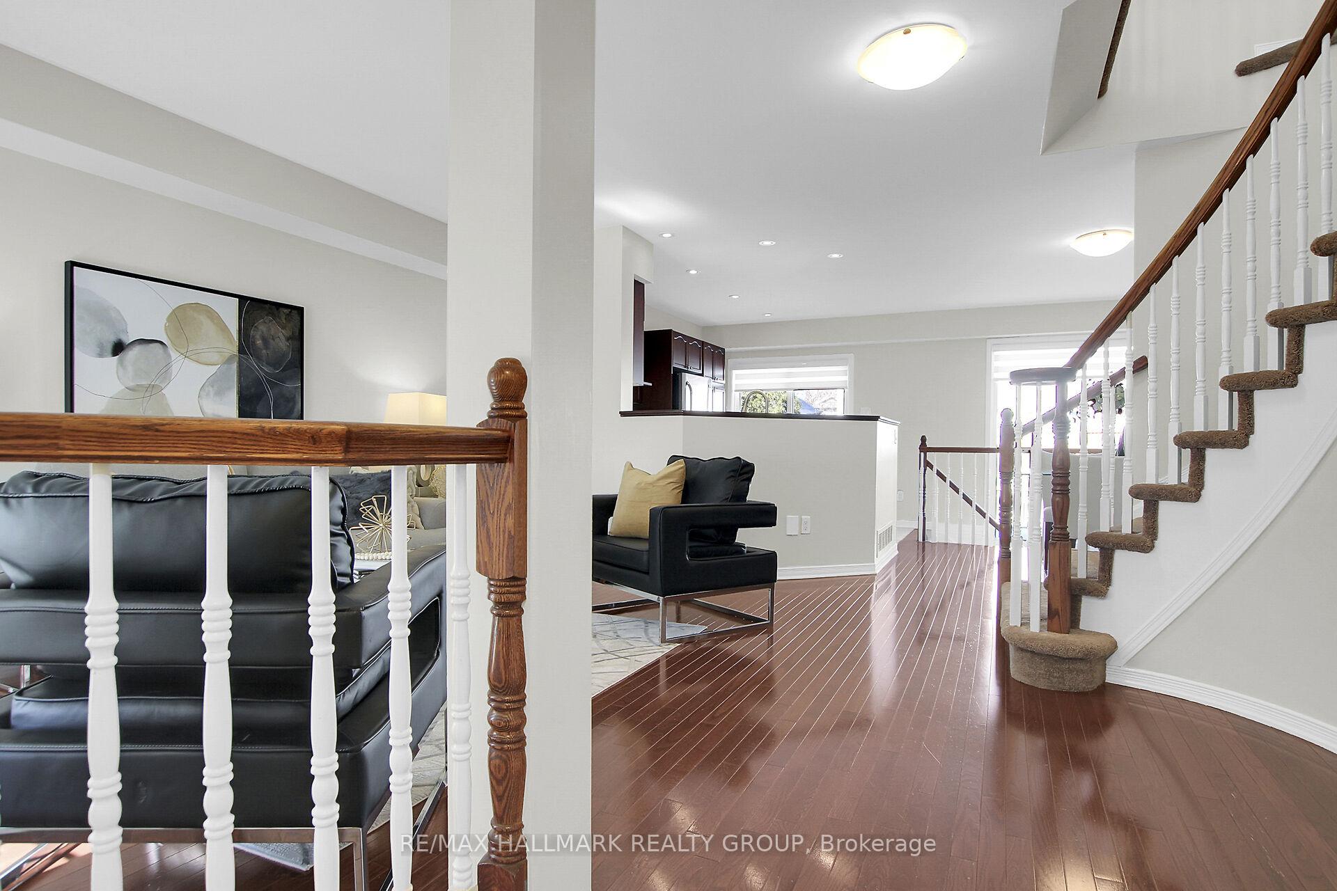 Photo 7 of 553 Aberfoyle Circle N, Ottawa, Kanata - Morgan's Grant/South March — HOMEH