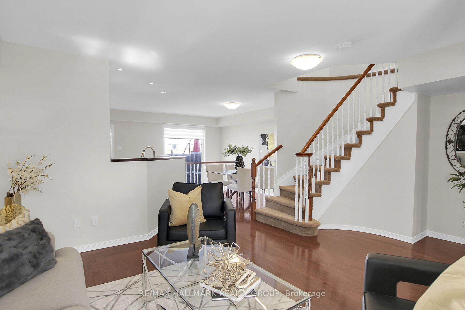 Photo 8 of 553 Aberfoyle Circle N, Ottawa, Kanata - Morgan's Grant/South March — HOMEH