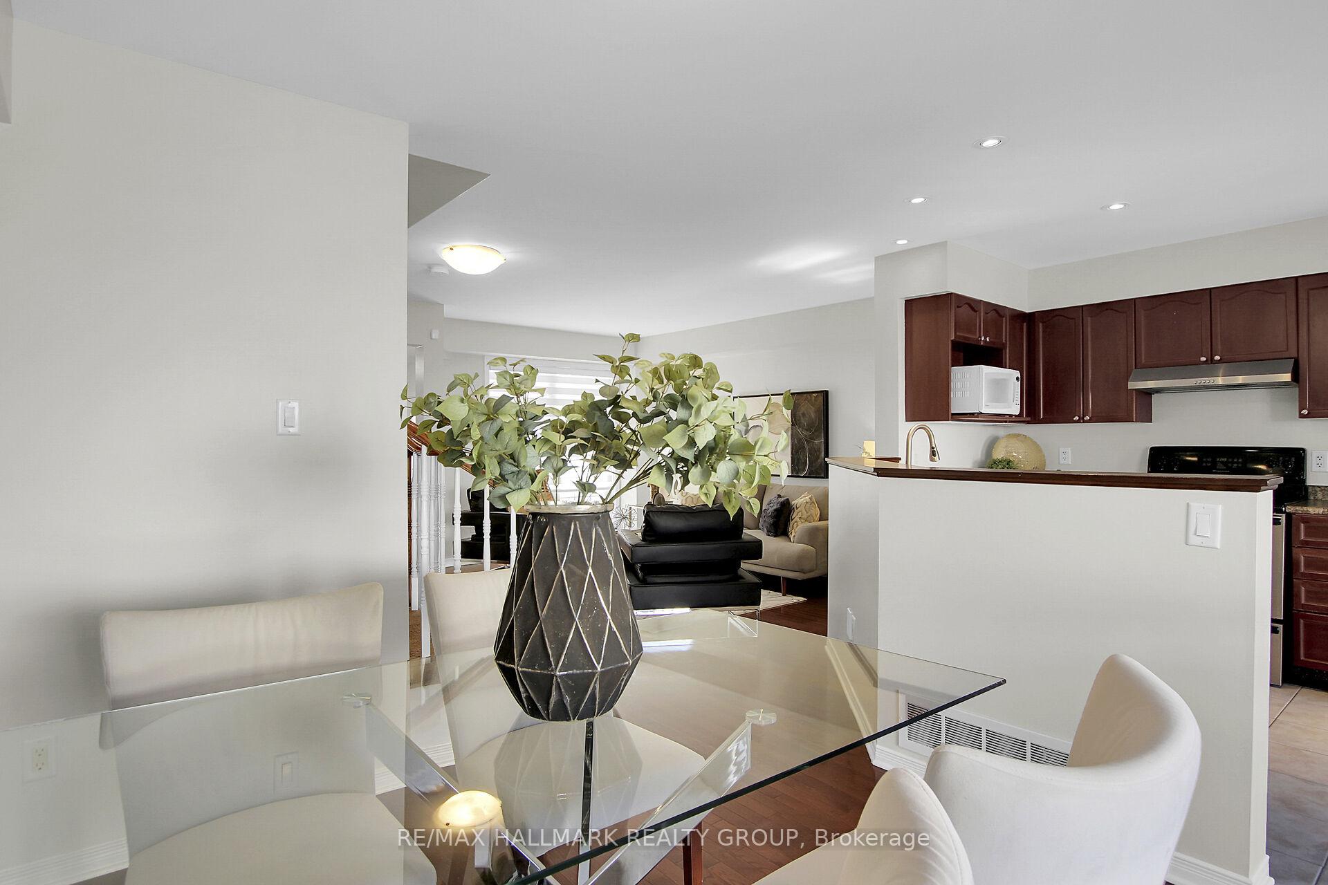 Photo 17 of 553 Aberfoyle Circle N, Ottawa, Kanata - Morgan's Grant/South March — HOMEH