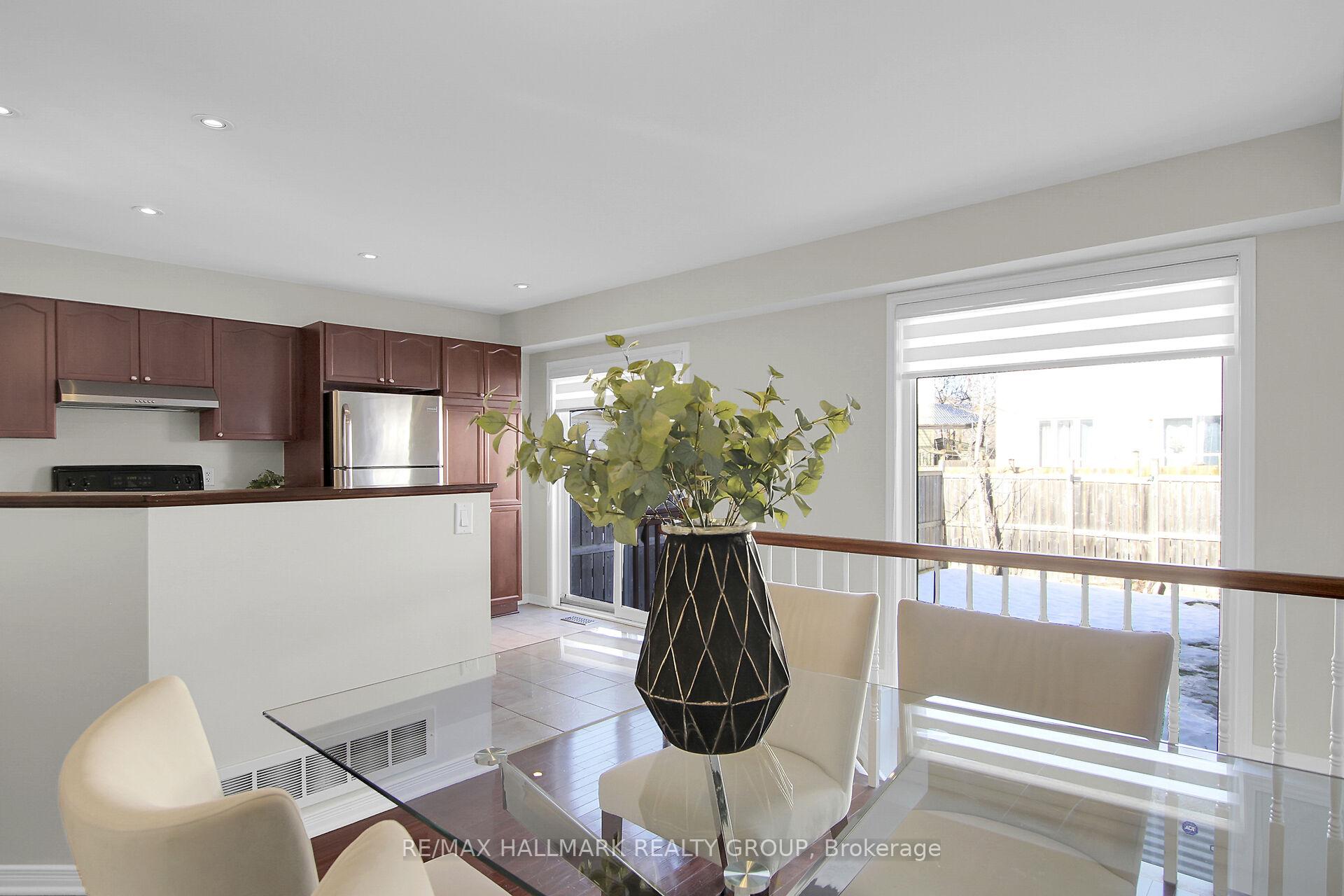 Photo 21 of 553 Aberfoyle Circle N, Ottawa, Kanata - Morgan's Grant/South March — HOMEH