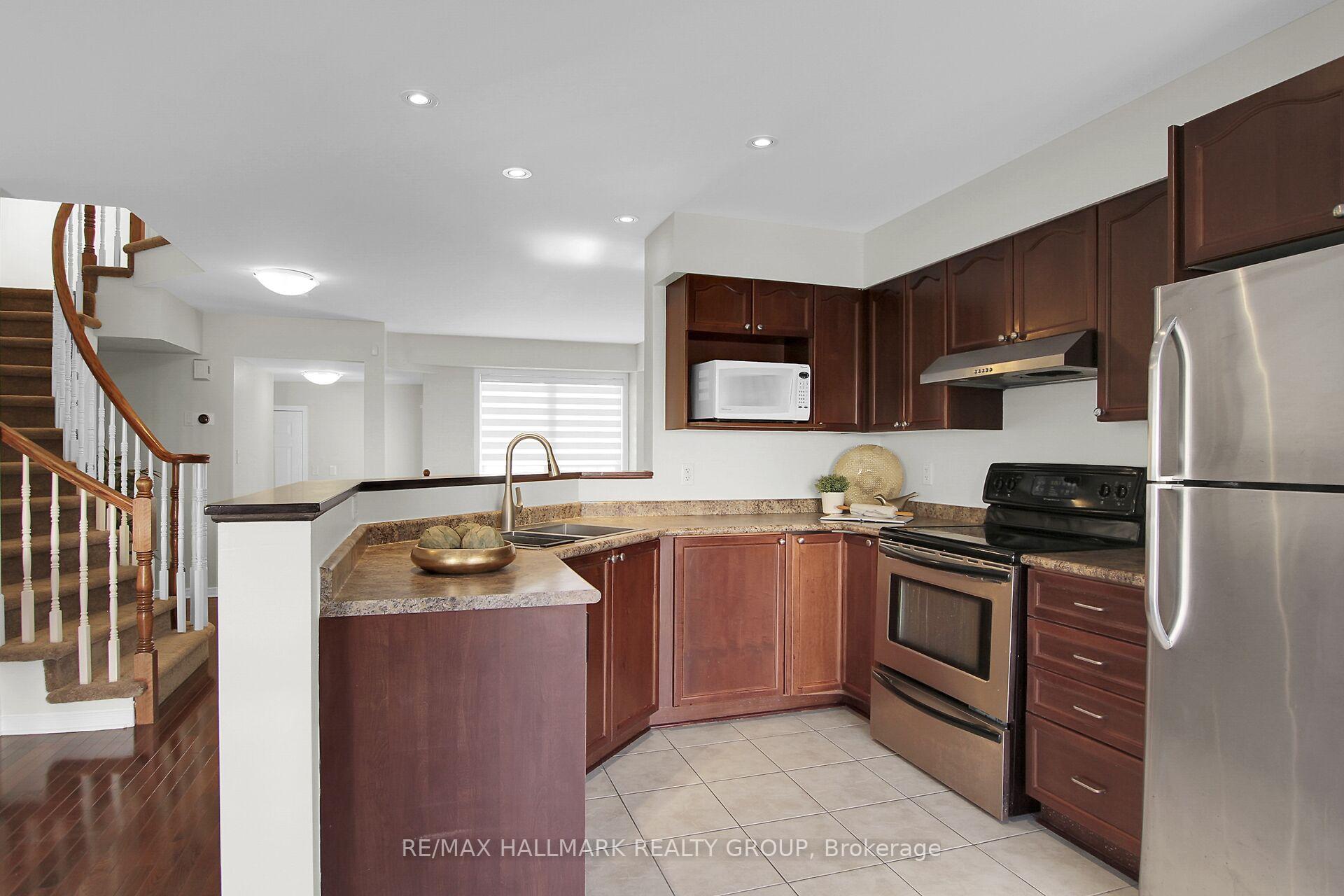 Photo 24 of 553 Aberfoyle Circle N, Ottawa, Kanata - Morgan's Grant/South March — HOMEH