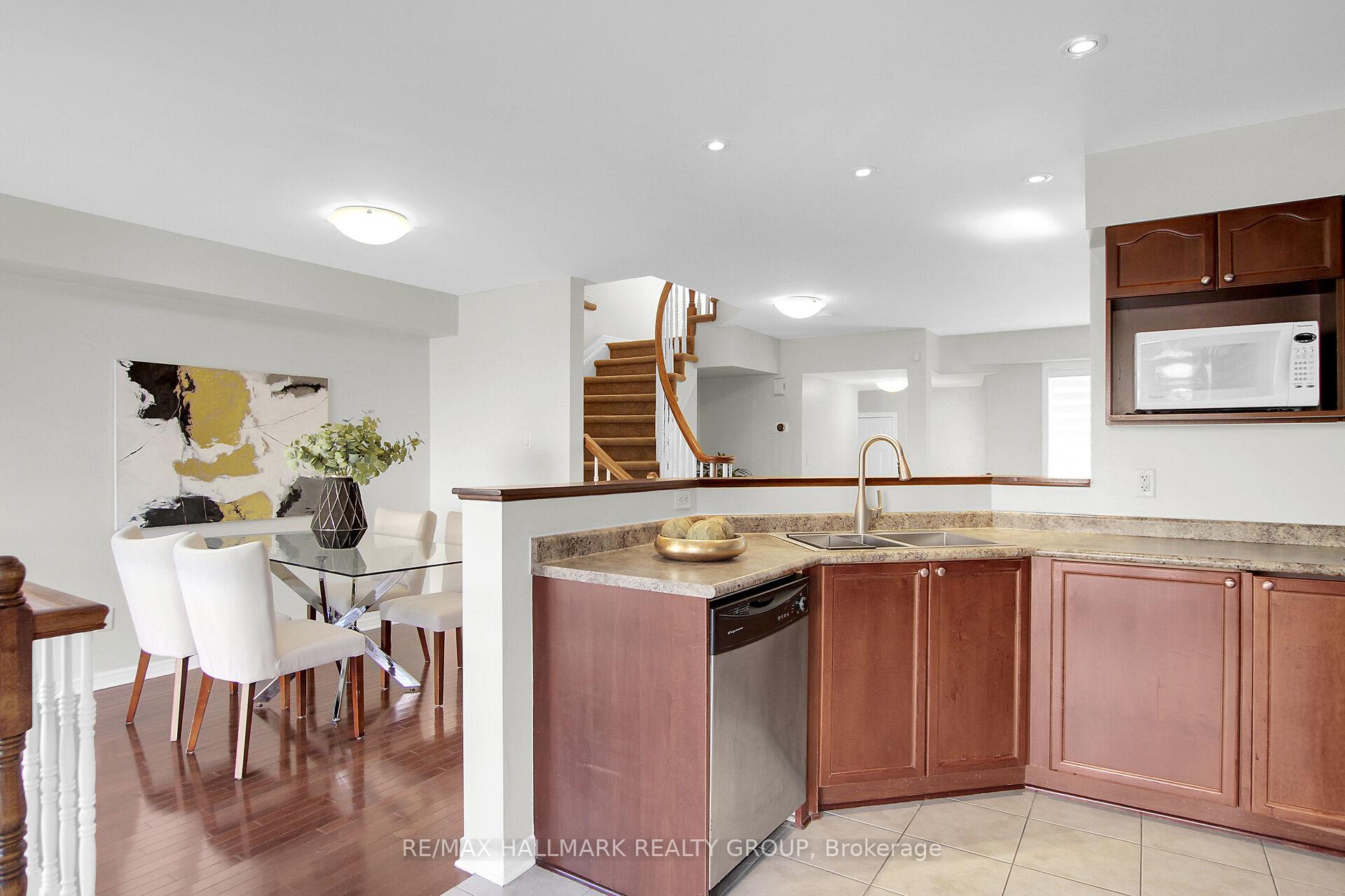 Photo 27 of 553 Aberfoyle Circle N, Ottawa, Kanata - Morgan's Grant/South March — HOMEH