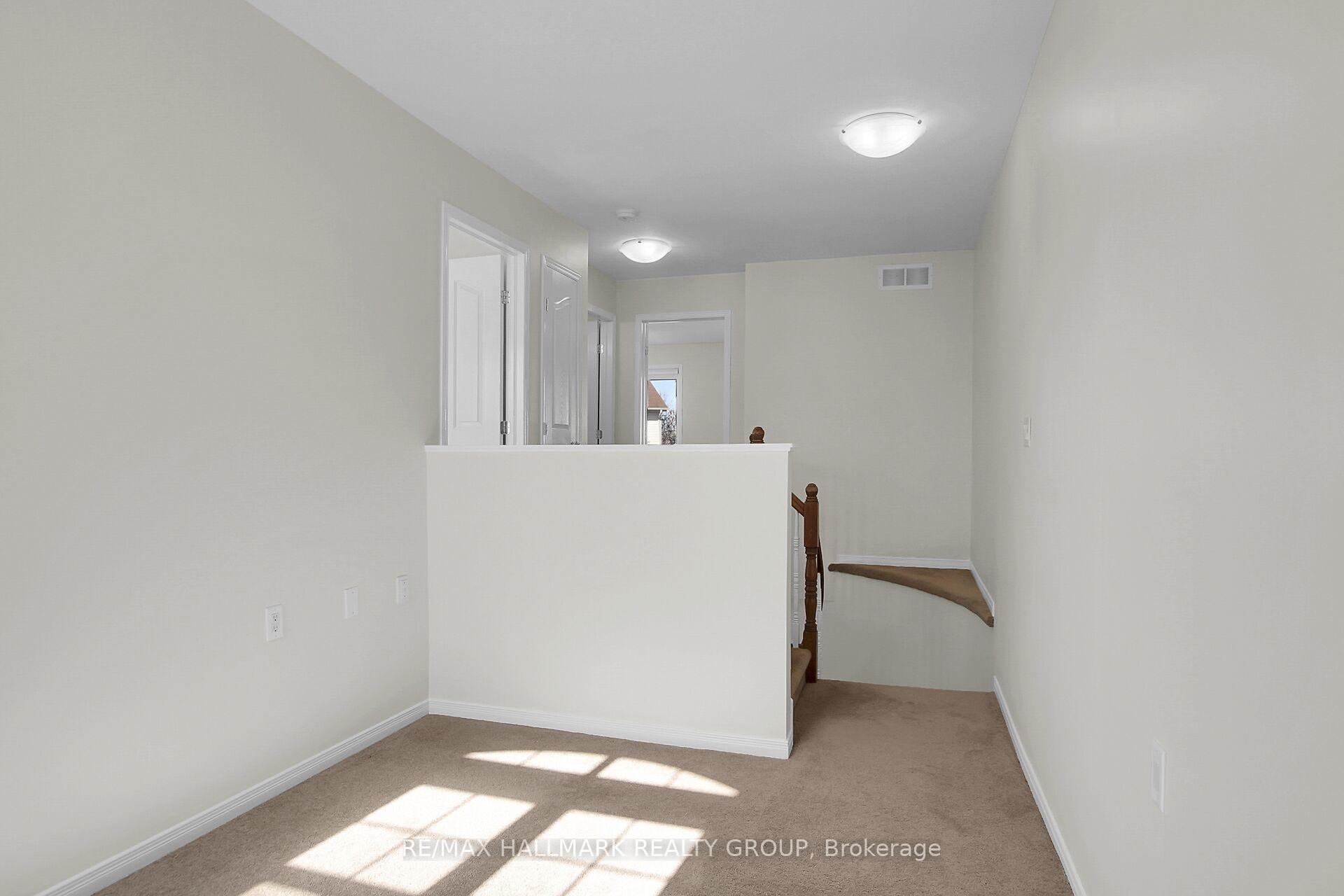 Photo 31 of 553 Aberfoyle Circle N, Ottawa, Kanata - Morgan's Grant/South March — HOMEH