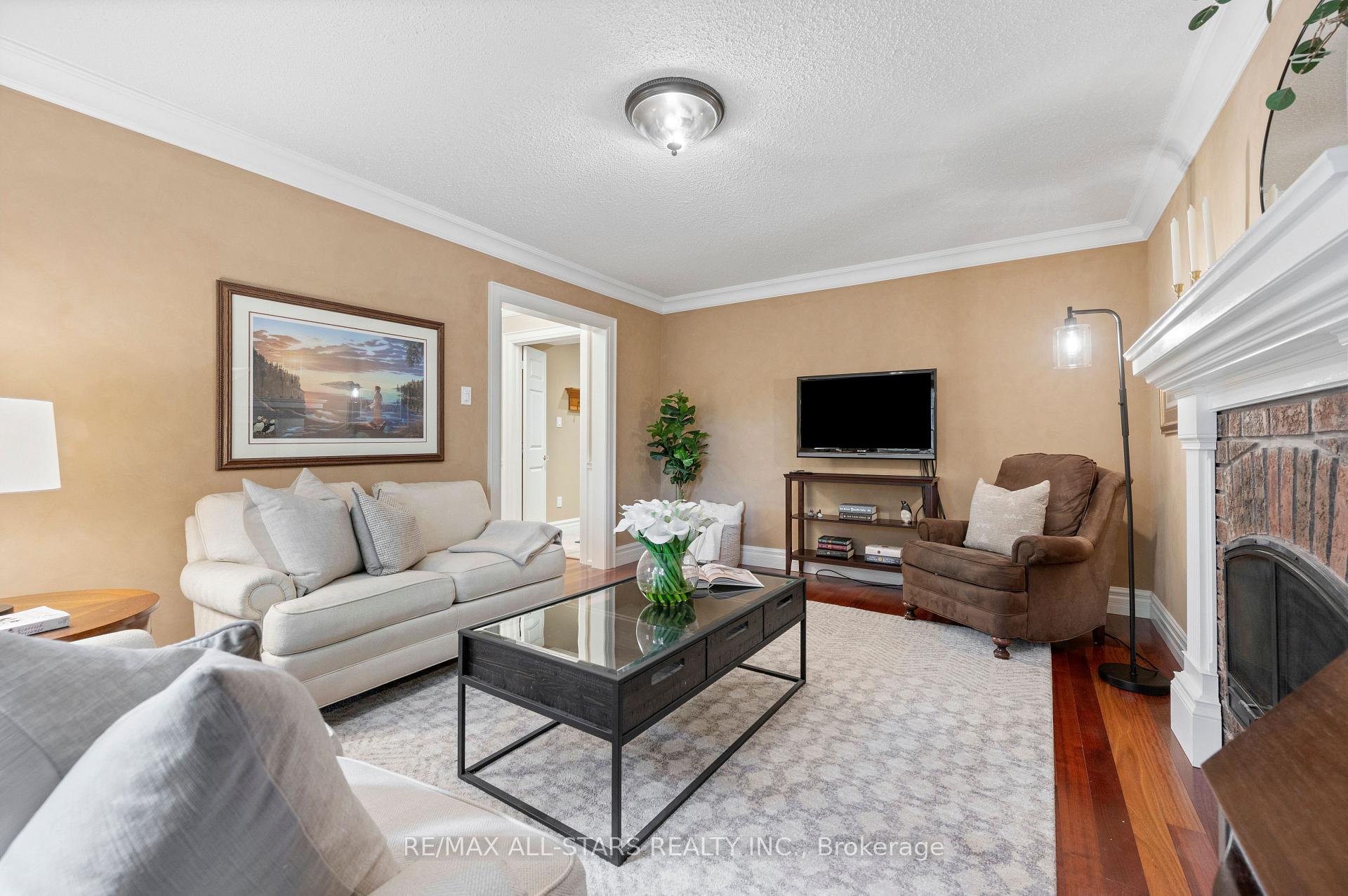 Photo 9 of 603 Village Parkway, Markham, Unionville — HOMEH