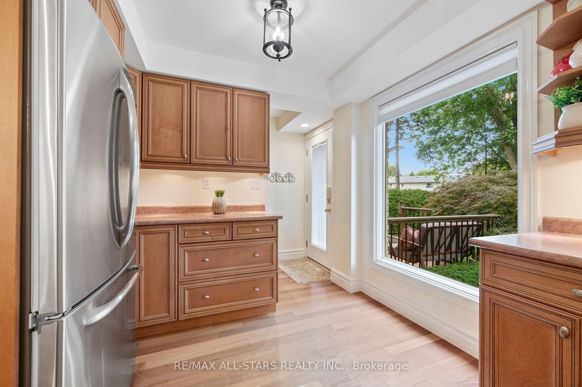 Photo 13 of 603 Village Parkway, Markham, Unionville — HOMEH