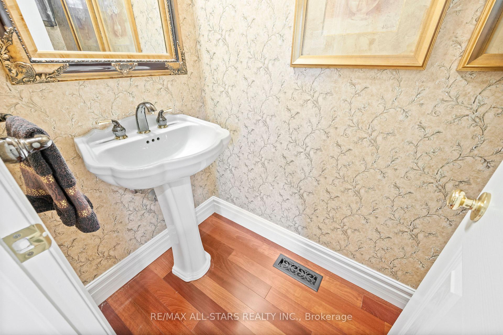 Photo 17 of 603 Village Parkway, Markham, Unionville — HOMEH