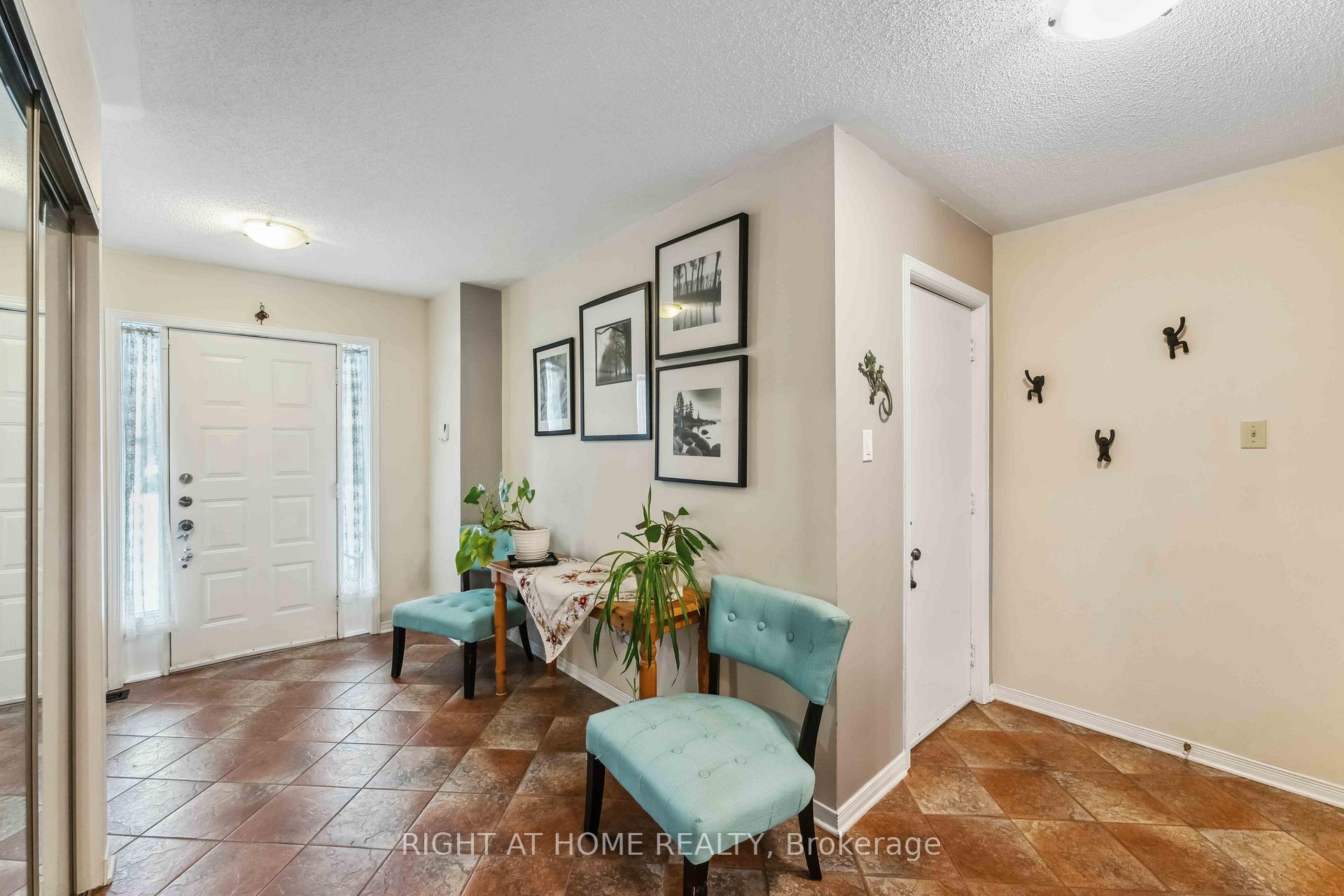 Photo 2 of 114 Shearer Crescent, Ottawa, Kanata - Katimavik — HOMEH