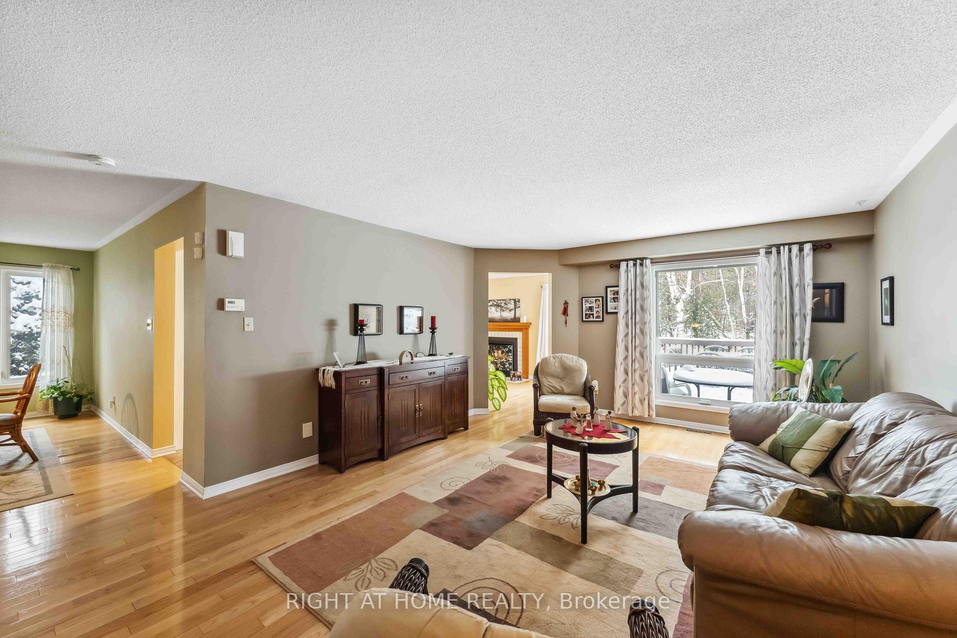 Photo 4 of 114 Shearer Crescent, Ottawa, Kanata - Katimavik — HOMEH