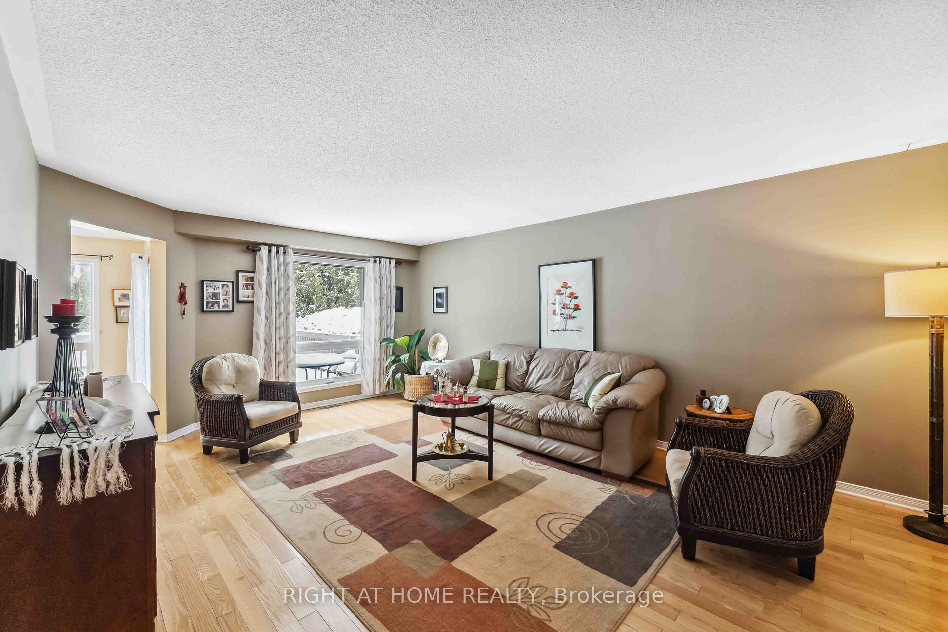 Photo 5 of 114 Shearer Crescent, Ottawa, Kanata - Katimavik — HOMEH