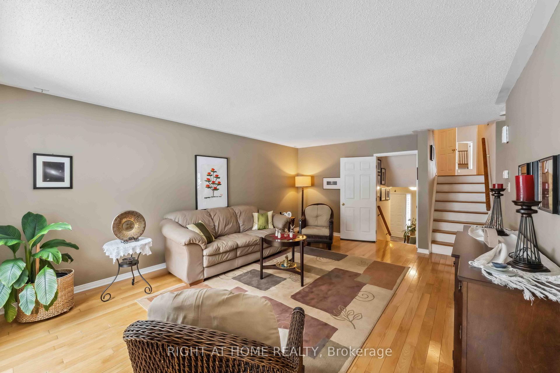 Photo 7 of 114 Shearer Crescent, Ottawa, Kanata - Katimavik — HOMEH
