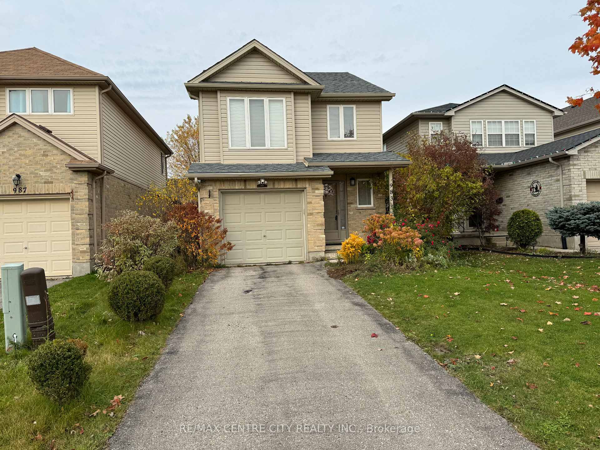 Front of 983 Kimball Crescent S