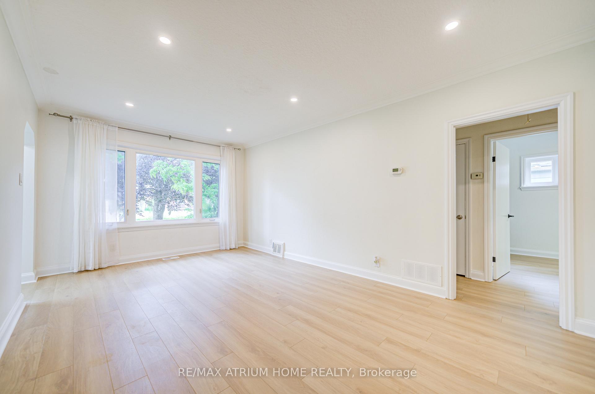 Photo 4 of 45 Woodward Avenue, Markham, Grandview — HOMEH