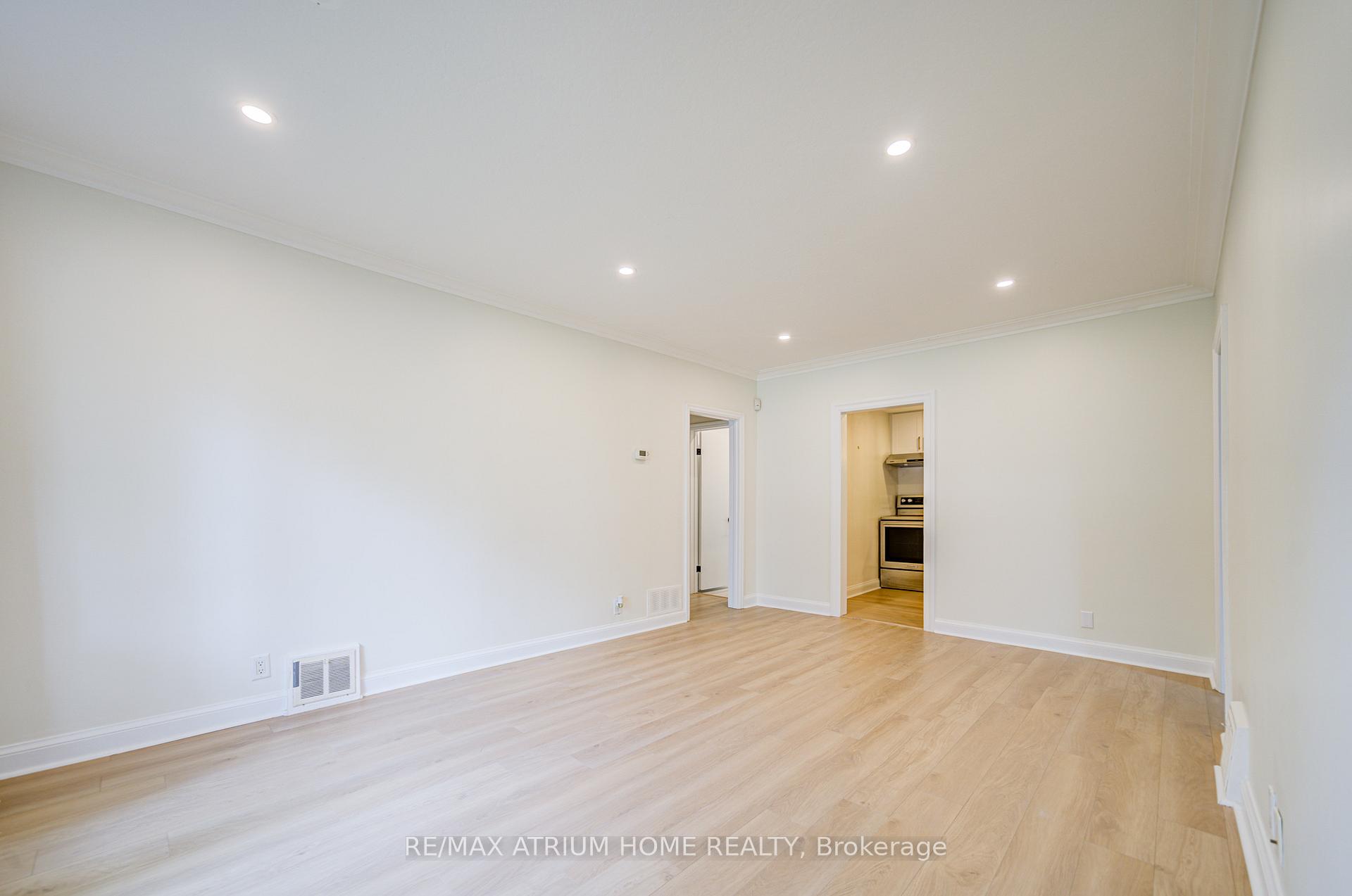 Photo 5 of 45 Woodward Avenue, Markham, Grandview — HOMEH