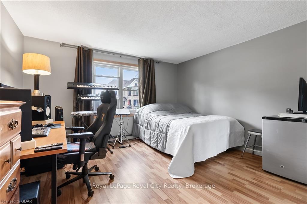 Photo 13 of 25 Pellister Street E, Minto — HOMEH