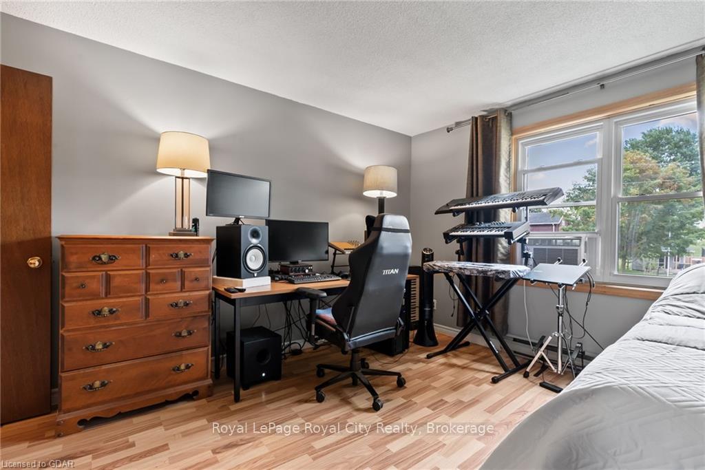 Photo 14 of 25 Pellister Street E, Minto — HOMEH