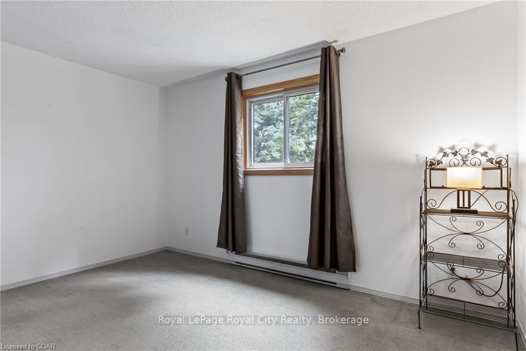 Photo 16 of 25 Pellister Street E, Minto — HOMEH