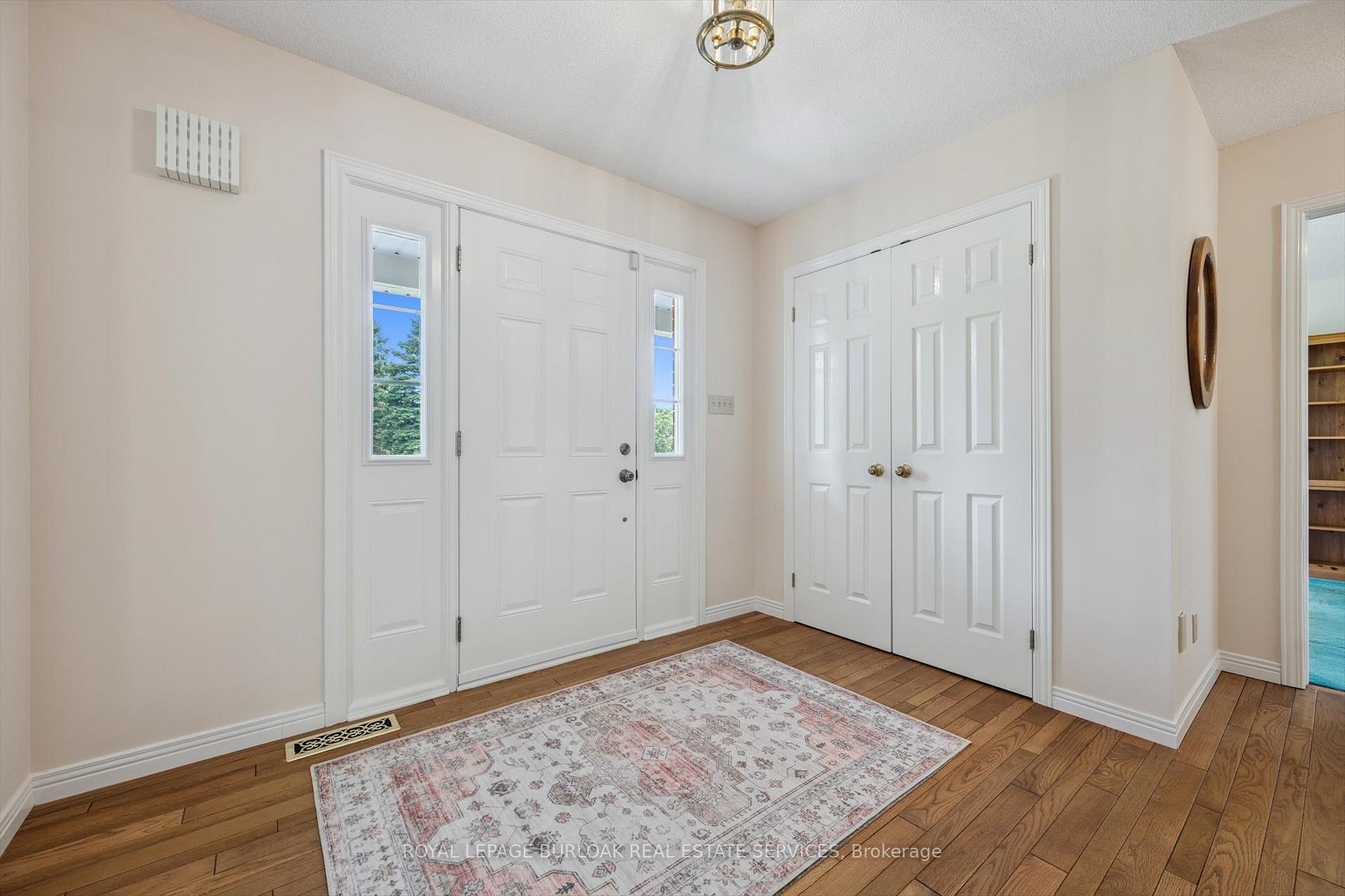 Photo 4 of 80 Mae Court, Milton, Campbellville — HOMEH