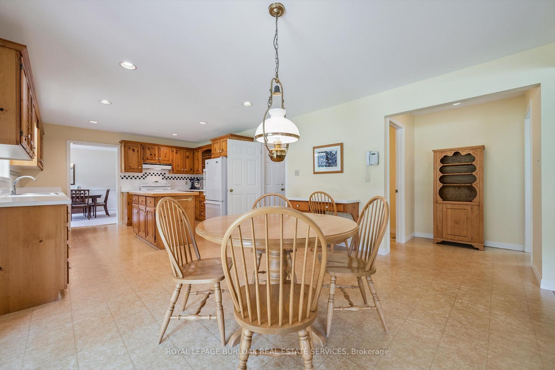 Photo 12 of 80 Mae Court, Milton, Campbellville — HOMEH