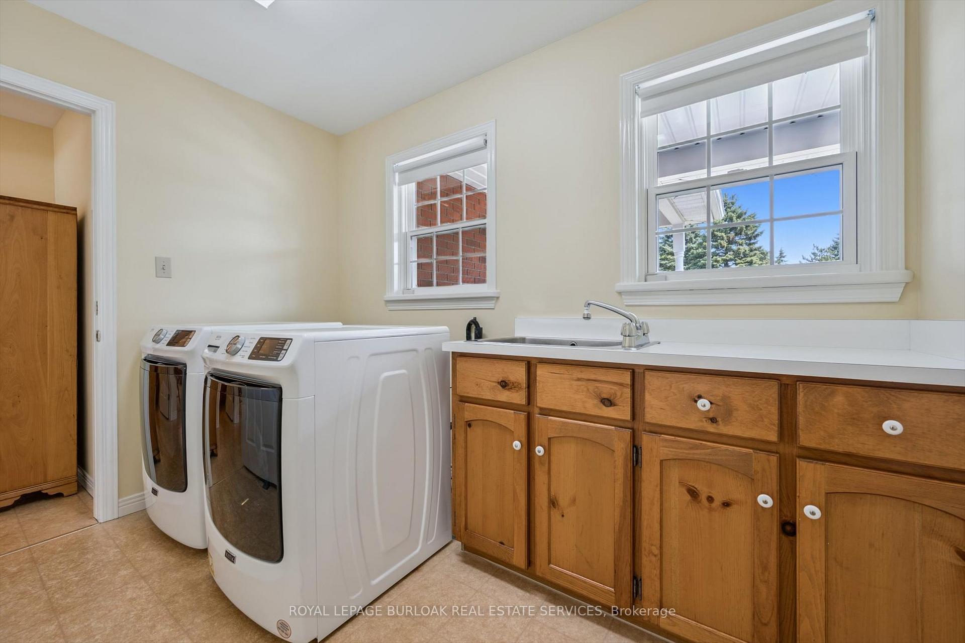 Photo 39 of 80 Mae Court, Milton, Campbellville — HOMEH