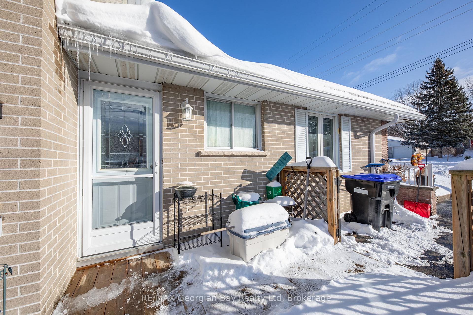 Photo 2 of 262 Scott Street, Midland — HOMEH