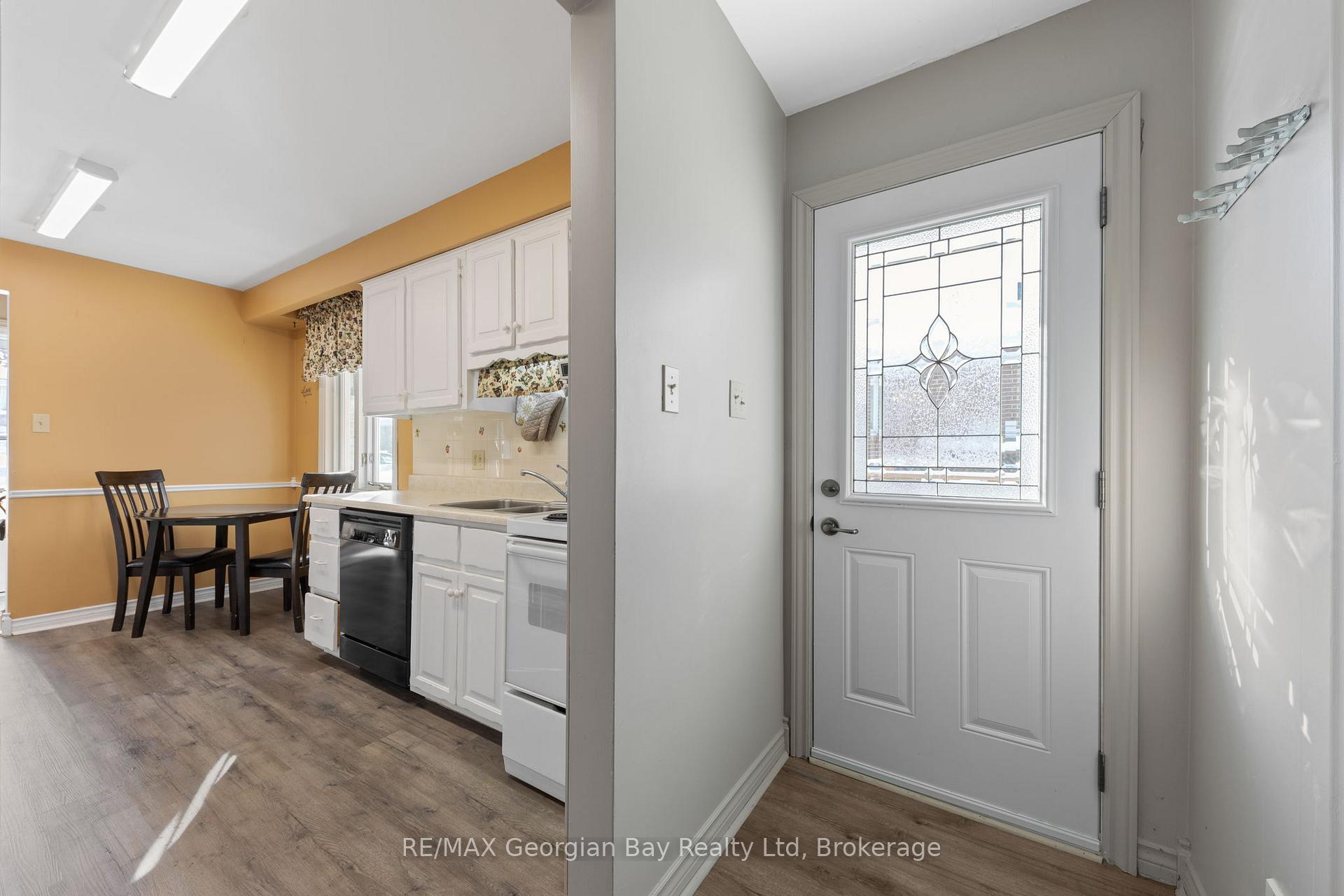 Photo 3 of 262 Scott Street, Midland — HOMEH