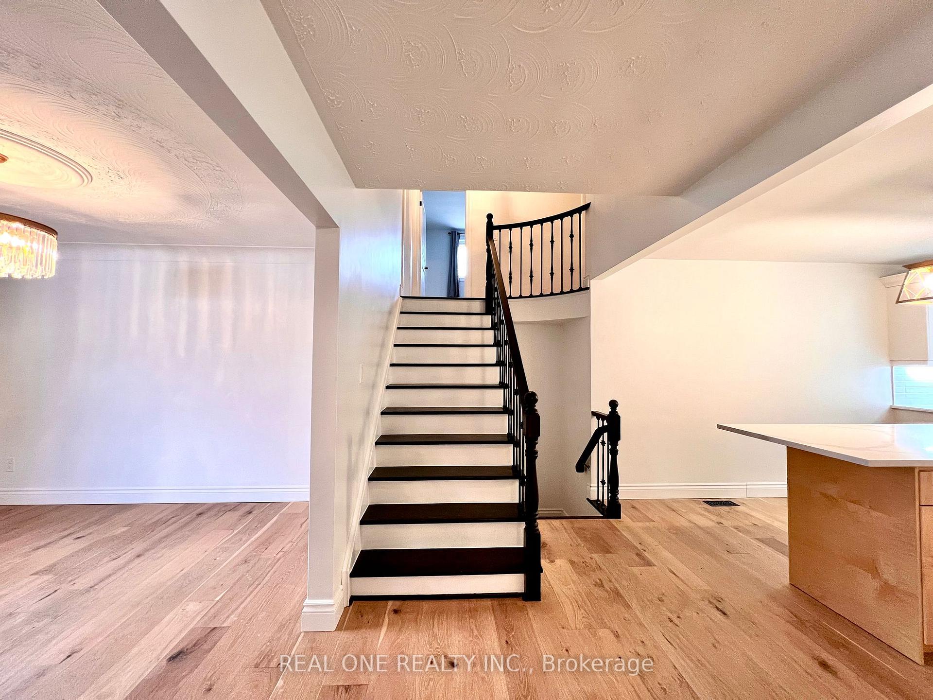 Photo 6 of 126 Gardiner Drive, Hamilton, Gilkson — HOMEH