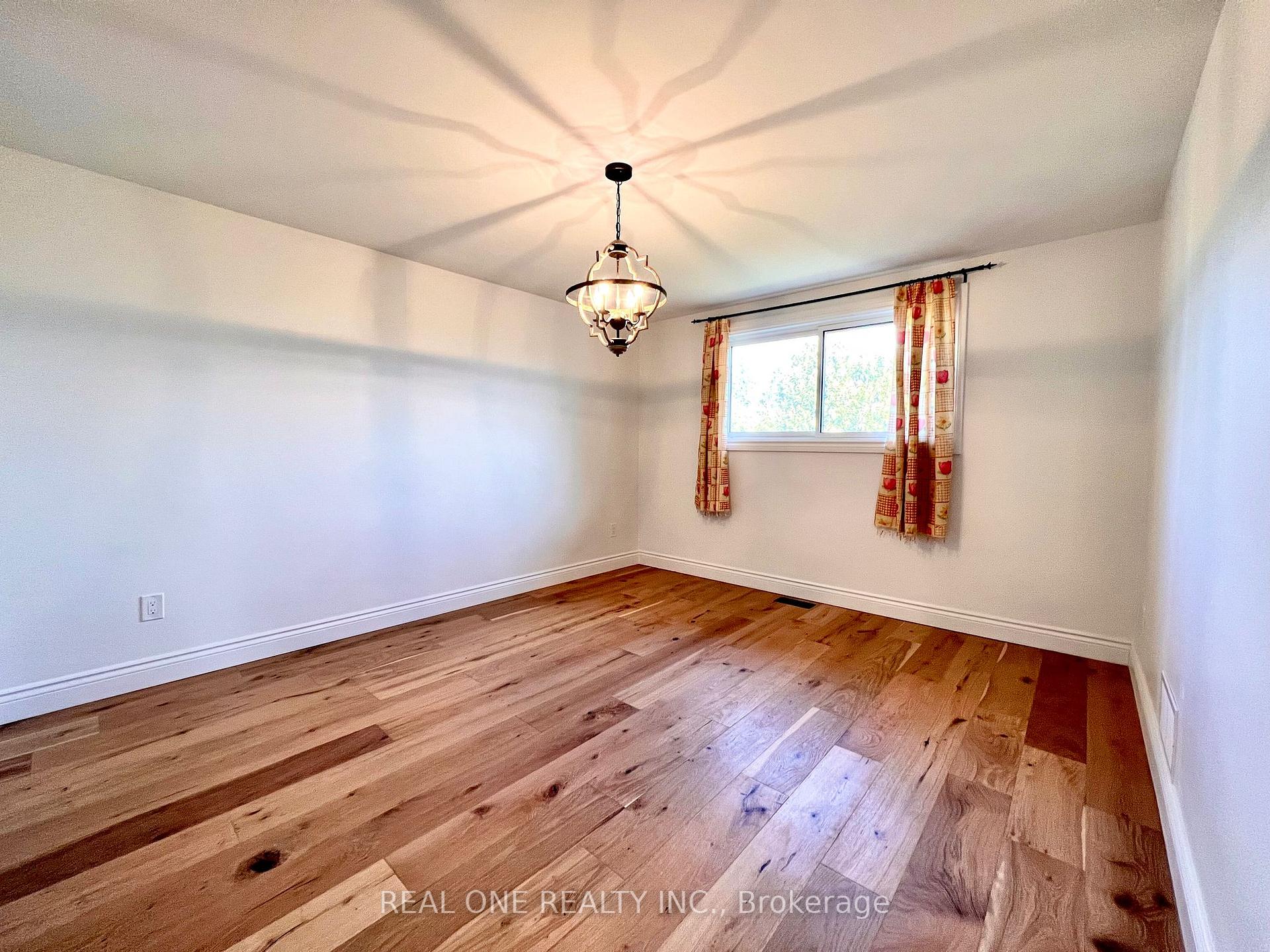 Photo 9 of 126 Gardiner Drive, Hamilton, Gilkson — HOMEH
