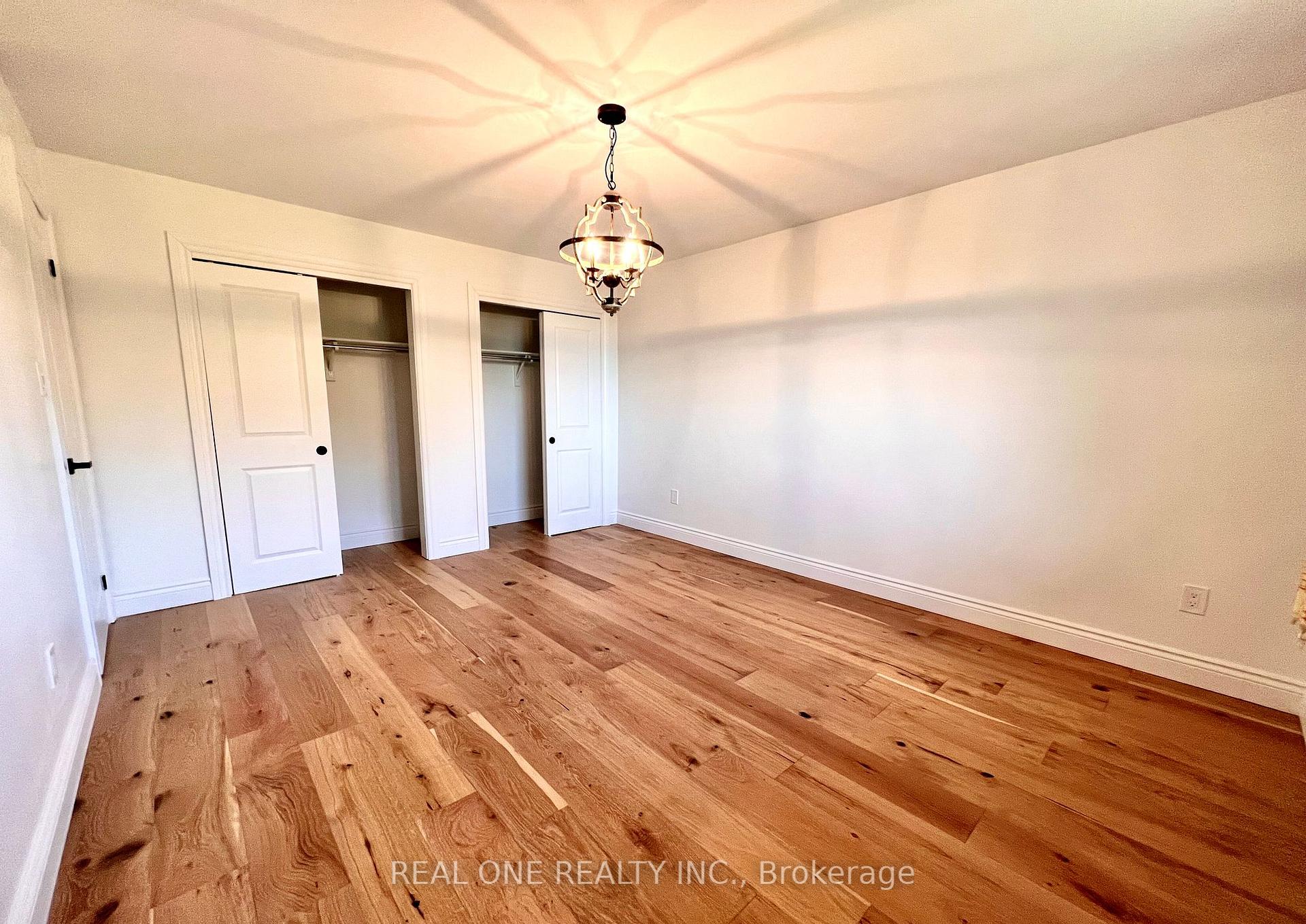 Photo 10 of 126 Gardiner Drive, Hamilton, Gilkson — HOMEH