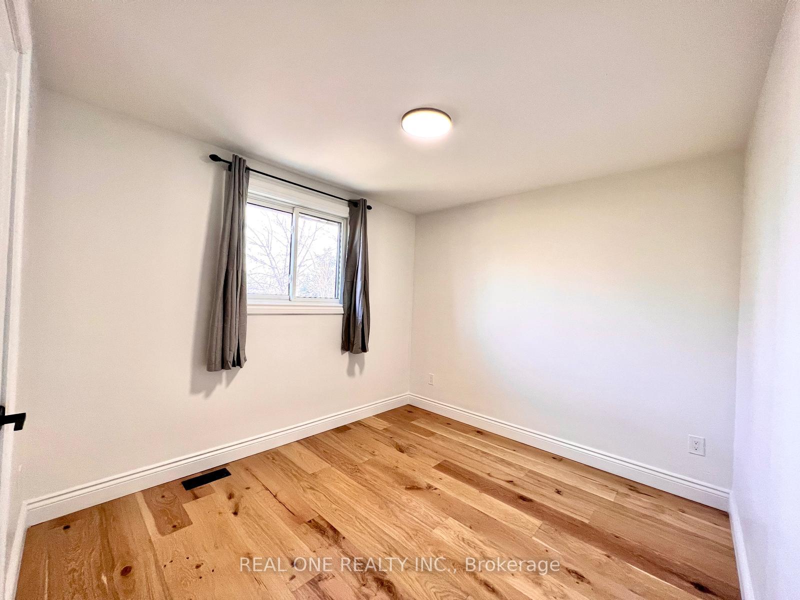 Photo 12 of 126 Gardiner Drive, Hamilton, Gilkson — HOMEH