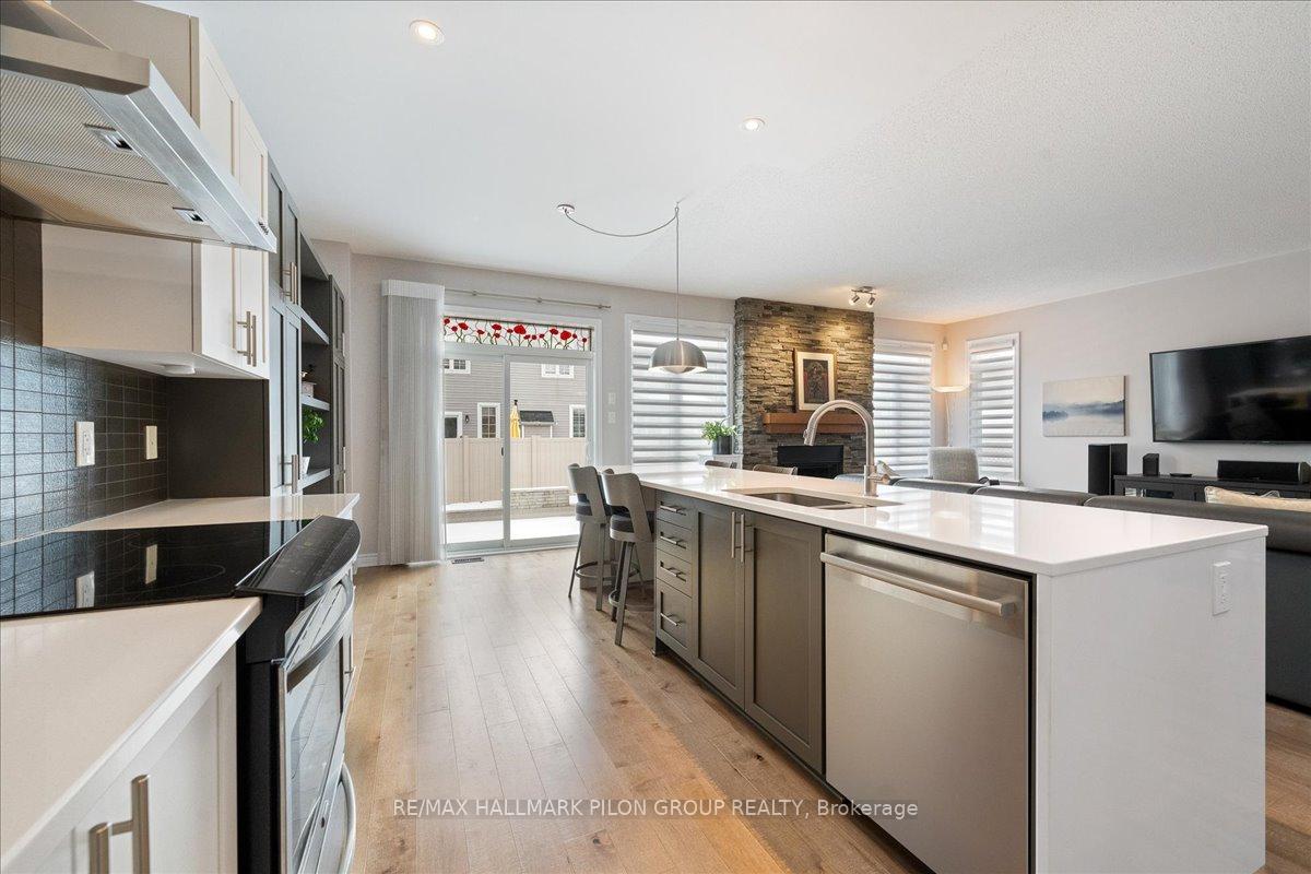 Photo 5 of 95 Palfrey Way, Ottawa, Kanata - Emerald Meadows/Trailwest — HOMEH