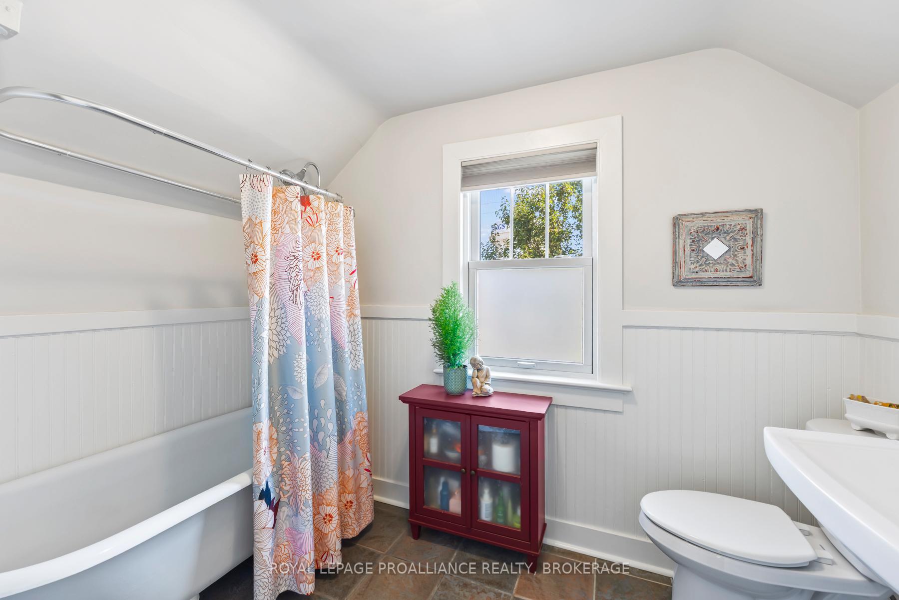 Photo 24 of 16 Drayton Avenue, Kingston, East of Sir John A. Blvd — HOMEH