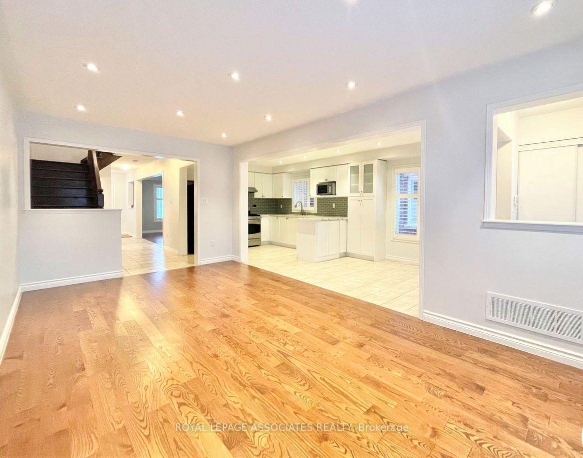Photo 7 of 30 Stockport Road, Markham, Cornell — HOMEH