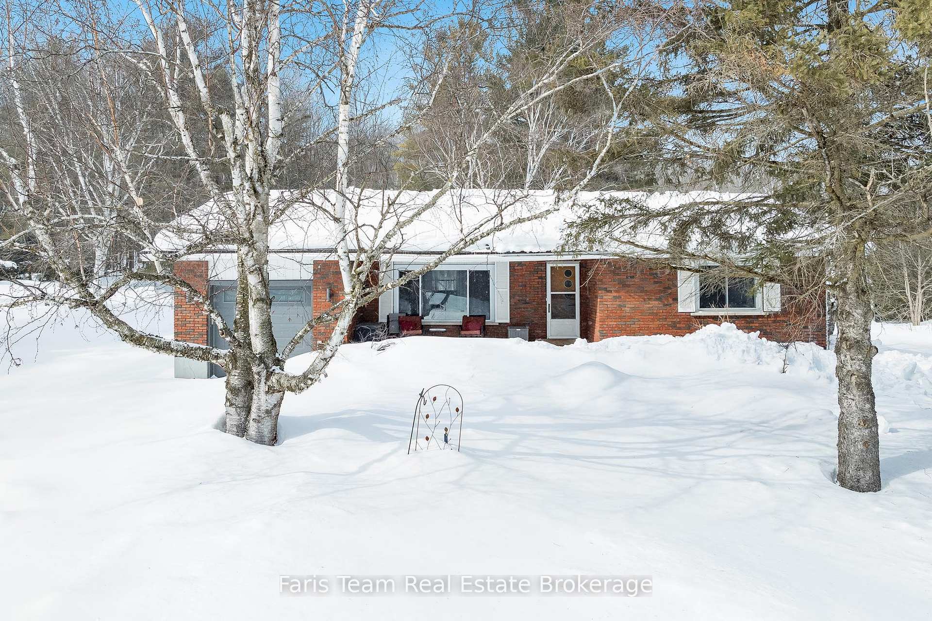 Photo 2 of 1362 Golf Link, Midland — HOMEH